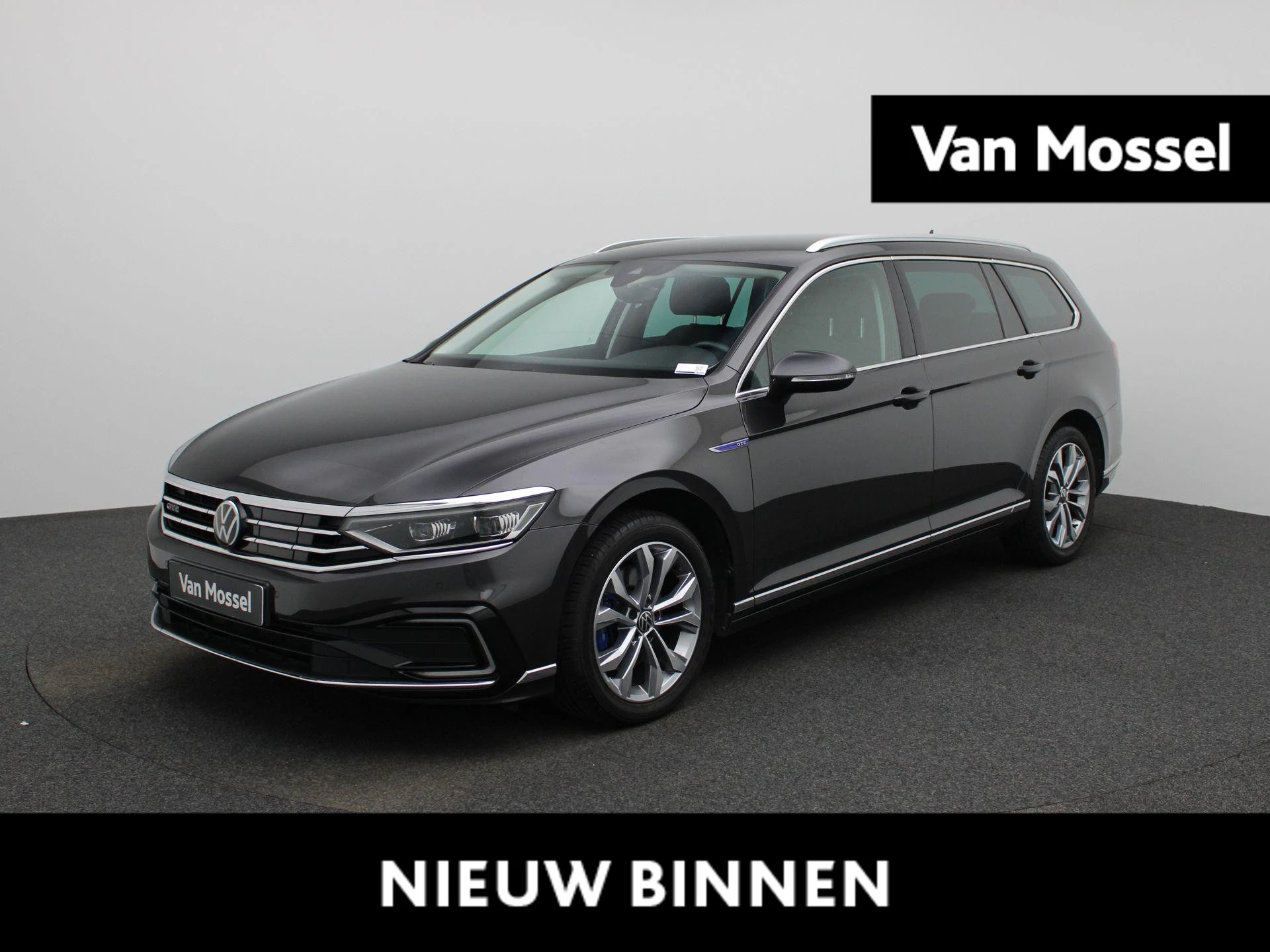 Volkswagen-Passat-image-0