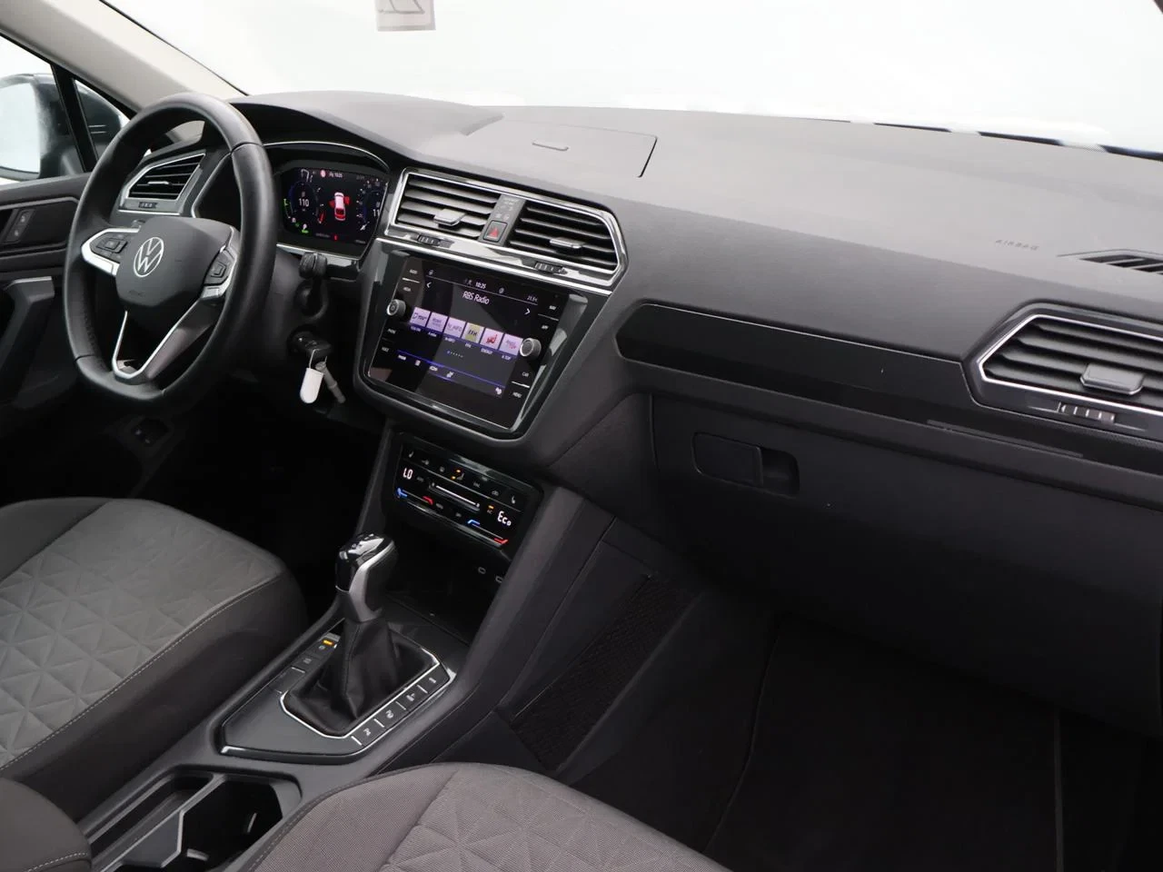 Volkswagen Tiguan eHybrid (PHEV) Tiguan PHEV eHybrid 1.4Life 245PK *AUTOMAAT*CAMERA*VIRTUAL COCKPIT*PDC*ACC*APP-CONNECT*...*