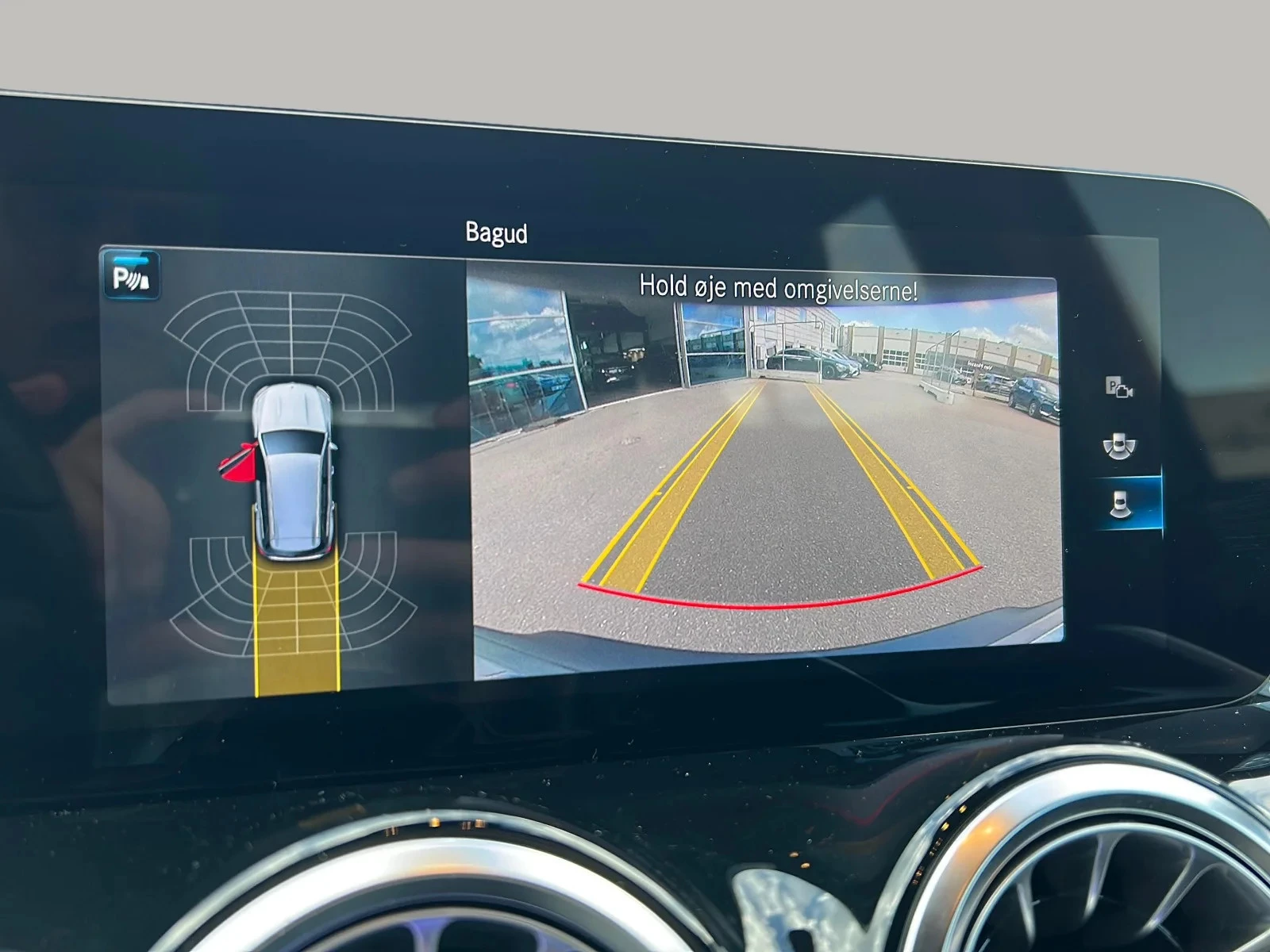 Mercedes-Benz-EQB-image-12