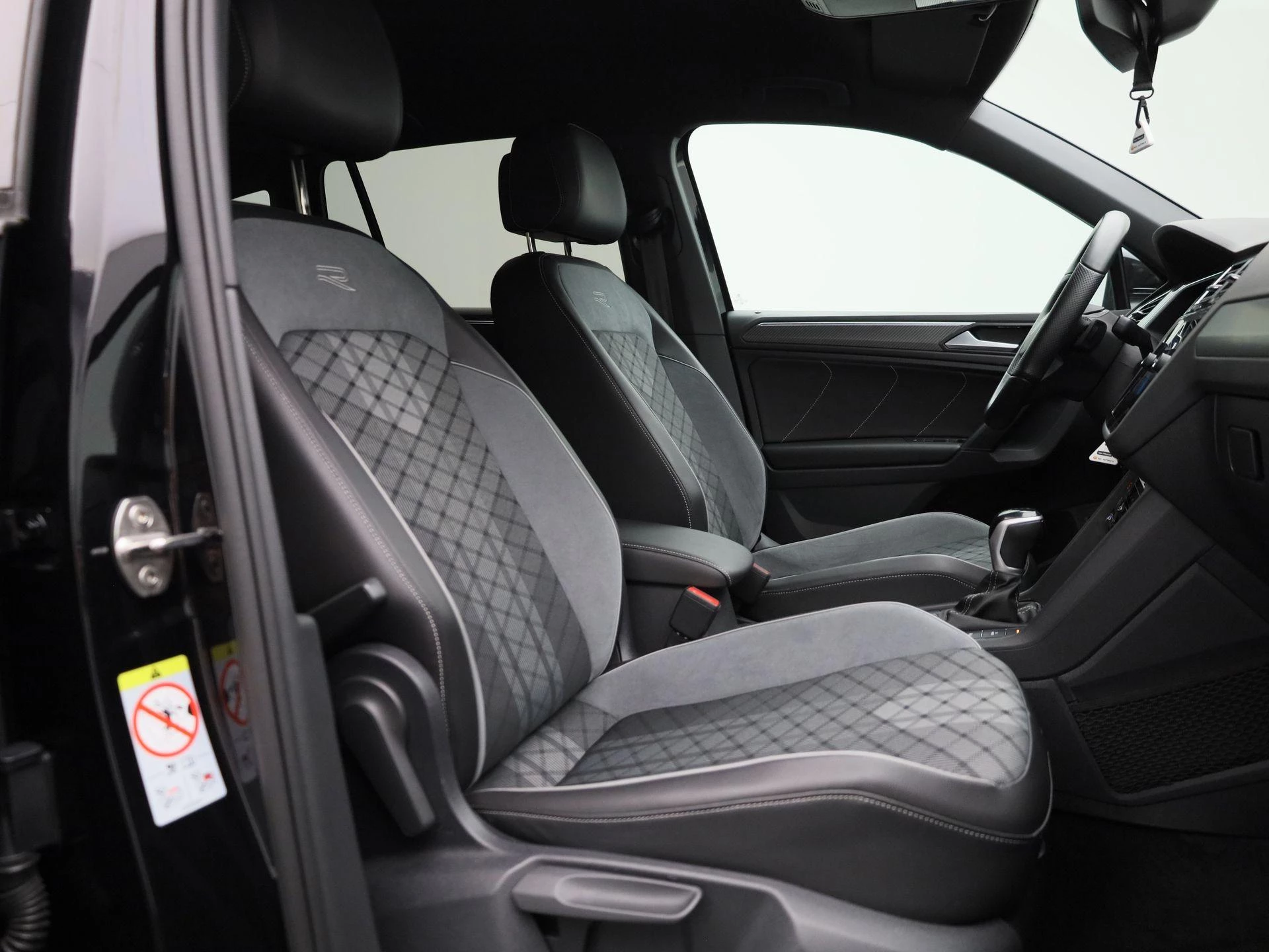 Volkswagen Tiguan 1.4 TSI eHybrid R-Line Business+ 245 PK|