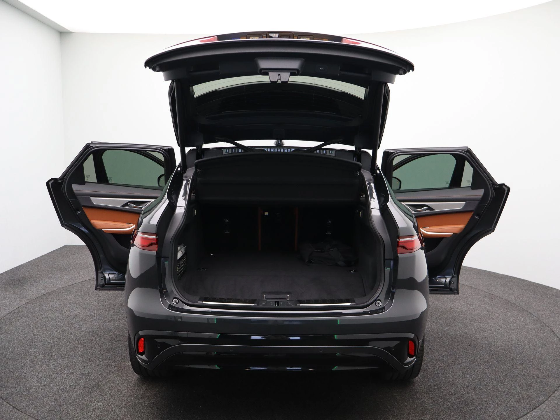 Jaguar-F-PACE-image-12