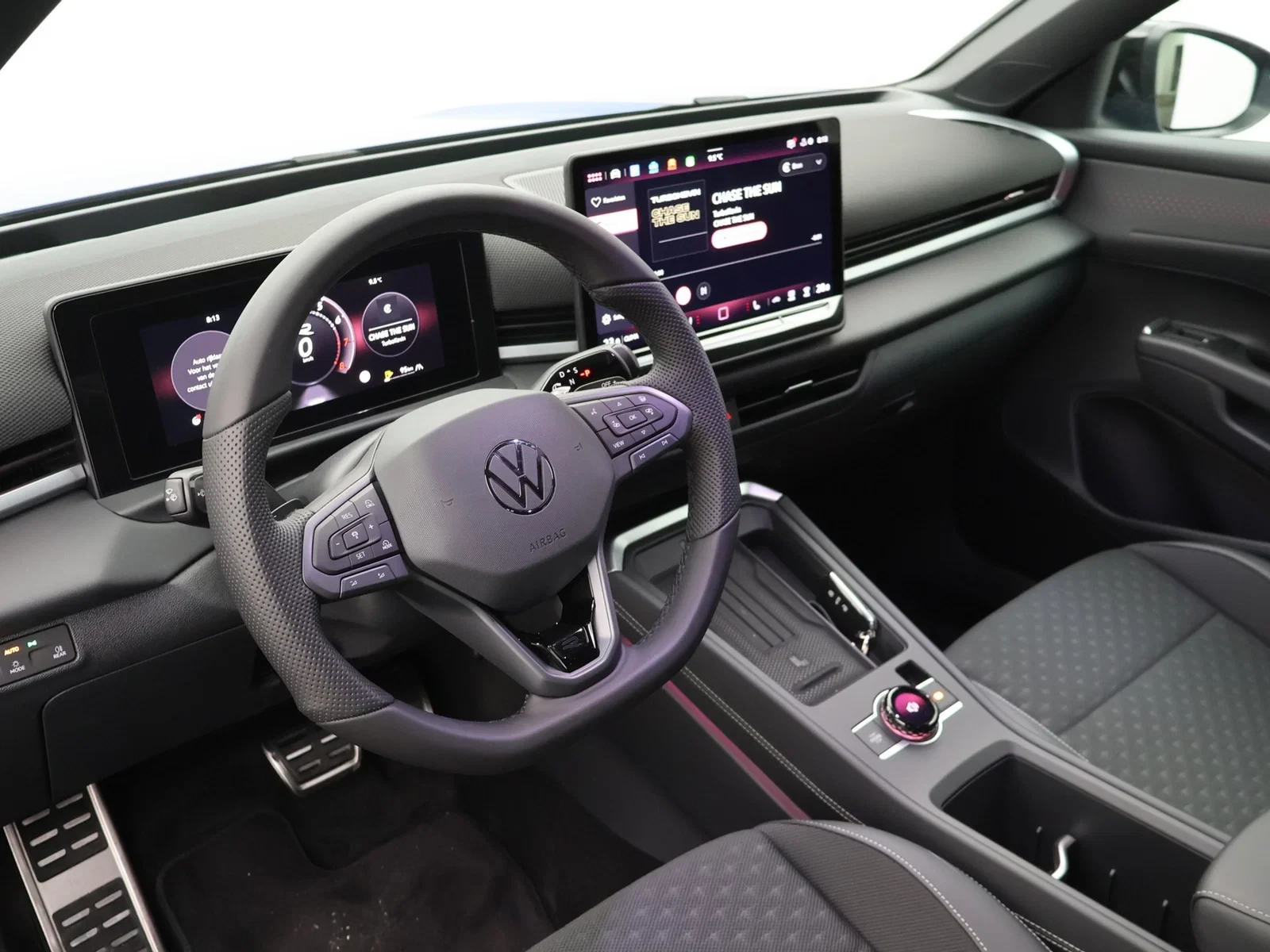 Volkswagen-T-Roc-image-15