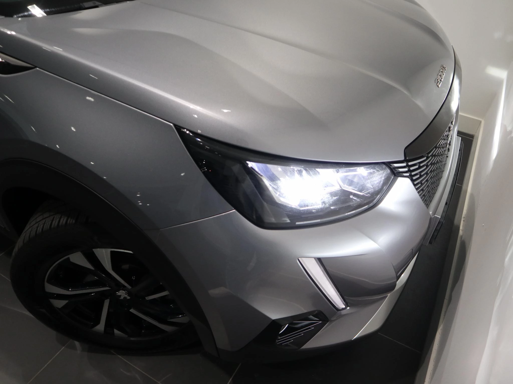 Peugeot-e-2008-image-23