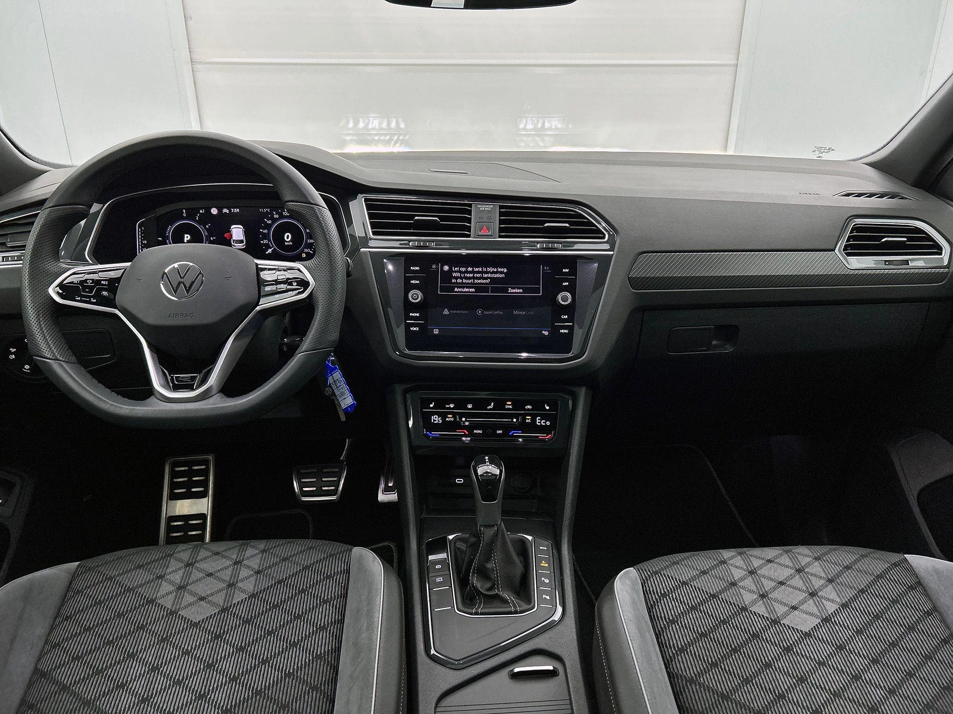 Volkswagen-Tiguan-image-21