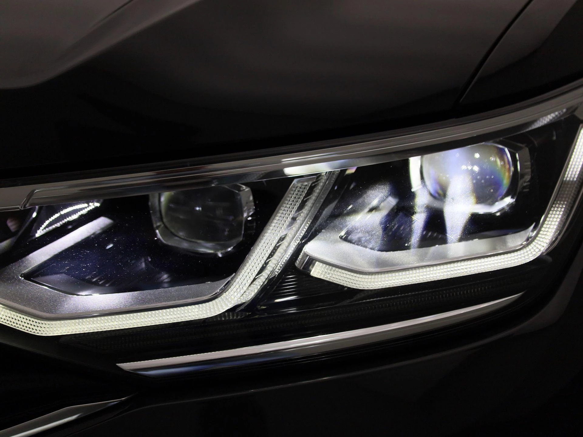 Volkswagen-Tiguan-image-13