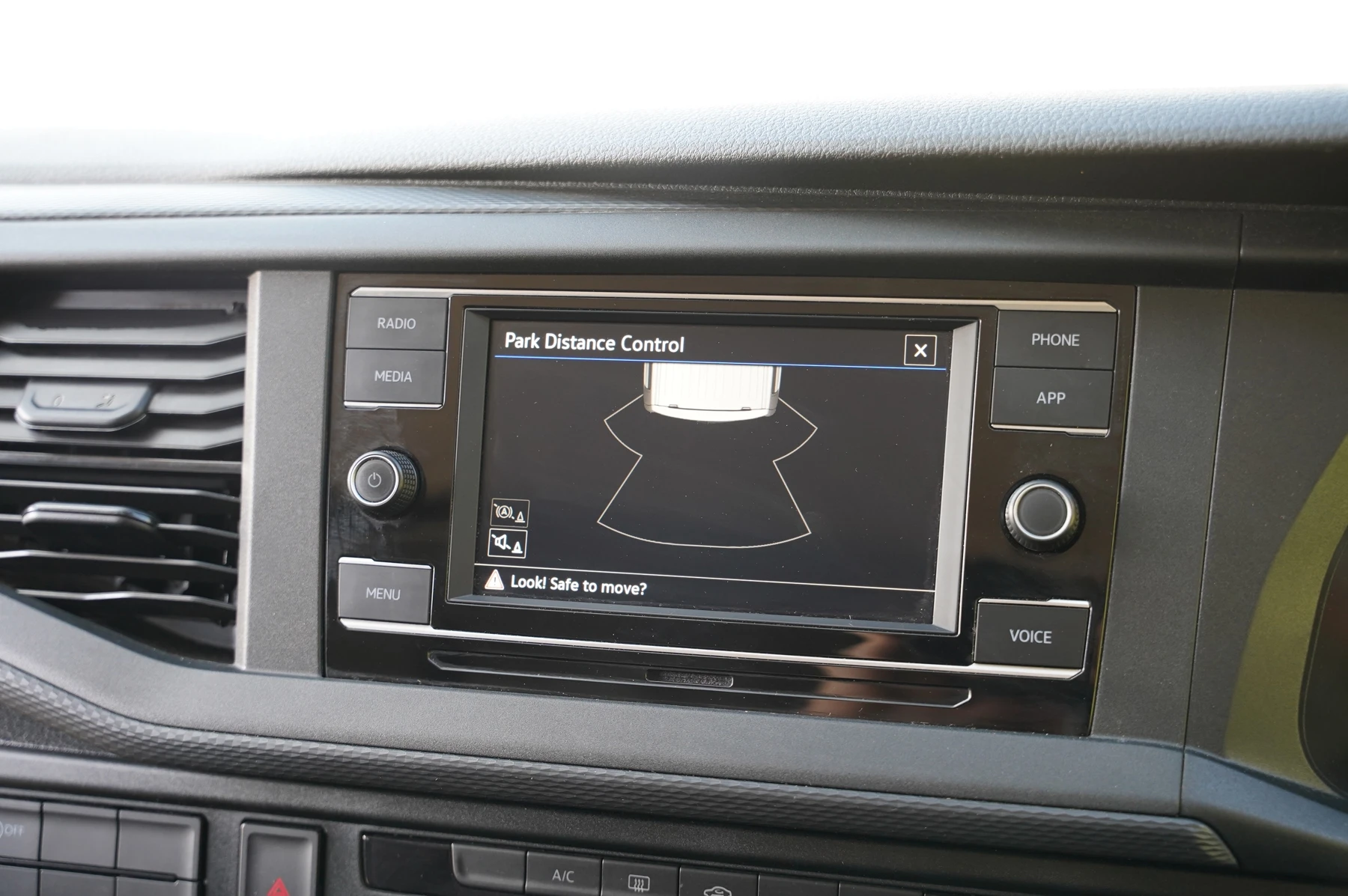 Volkswagen-Transporter-image-18