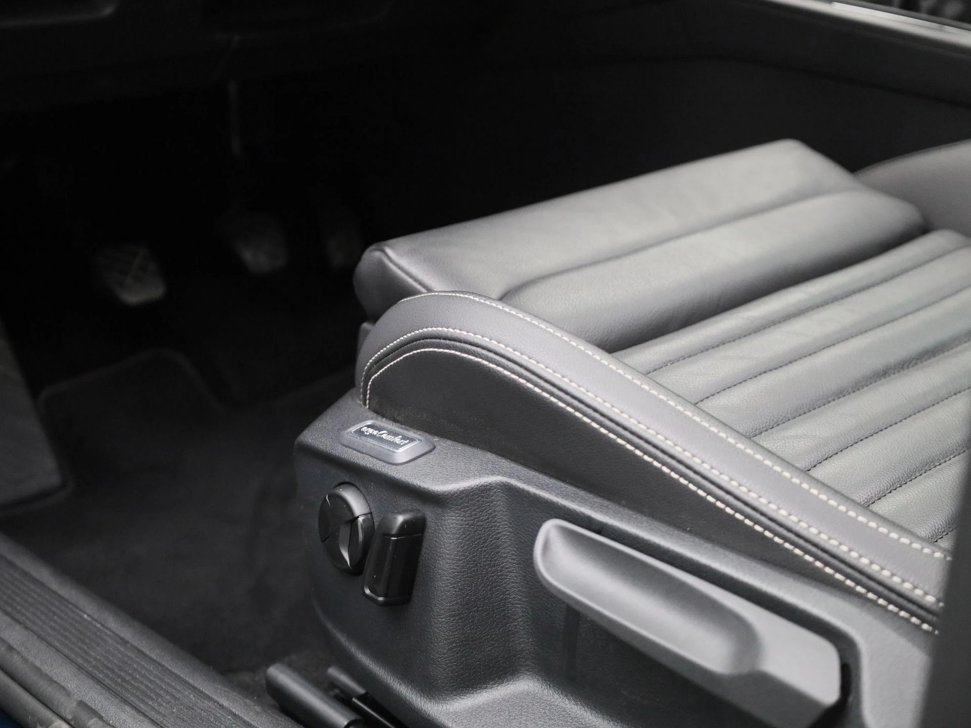 Volkswagen-Passat-image-31
