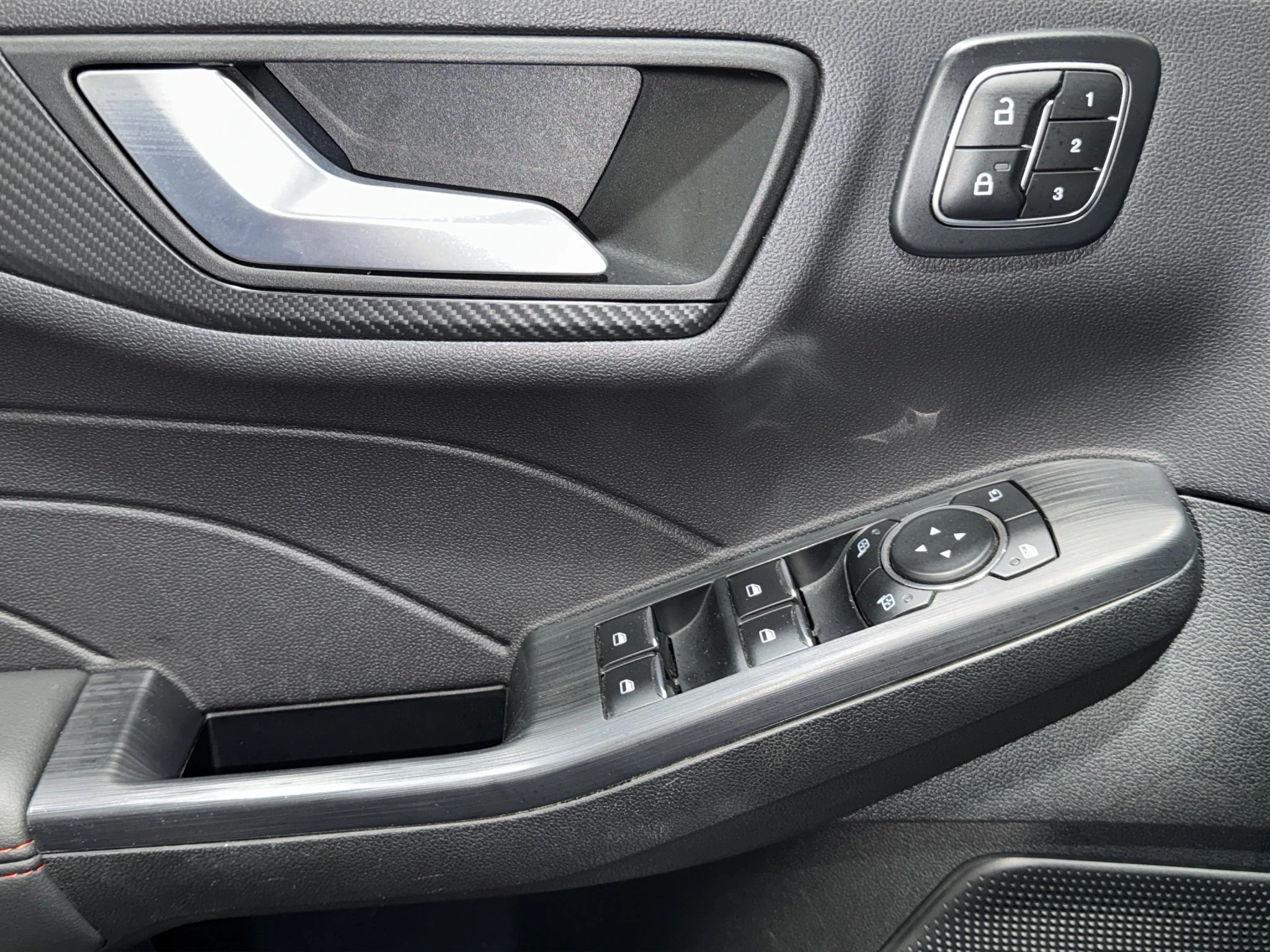 Ford Kuga ST-Line X Aut.*PANO*AHK*360GRAD*LED-MATRIX*NAVI*GRA*WINTER-PKT..