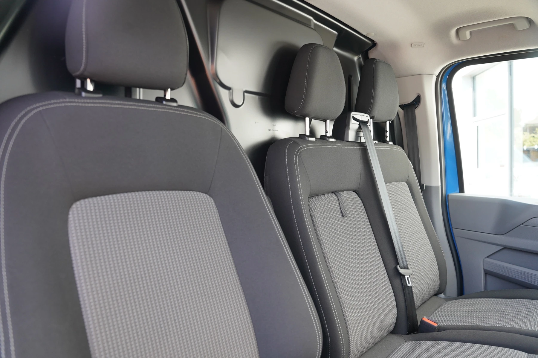 Volkswagen-Transporter-image-8