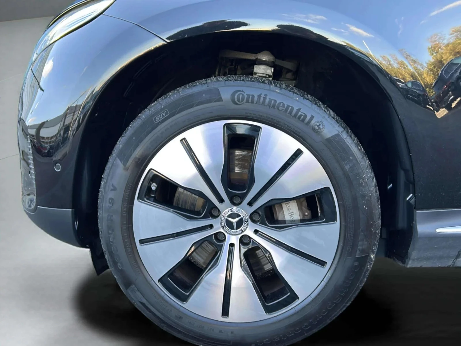 Mercedes-Benz-EQC-image-8