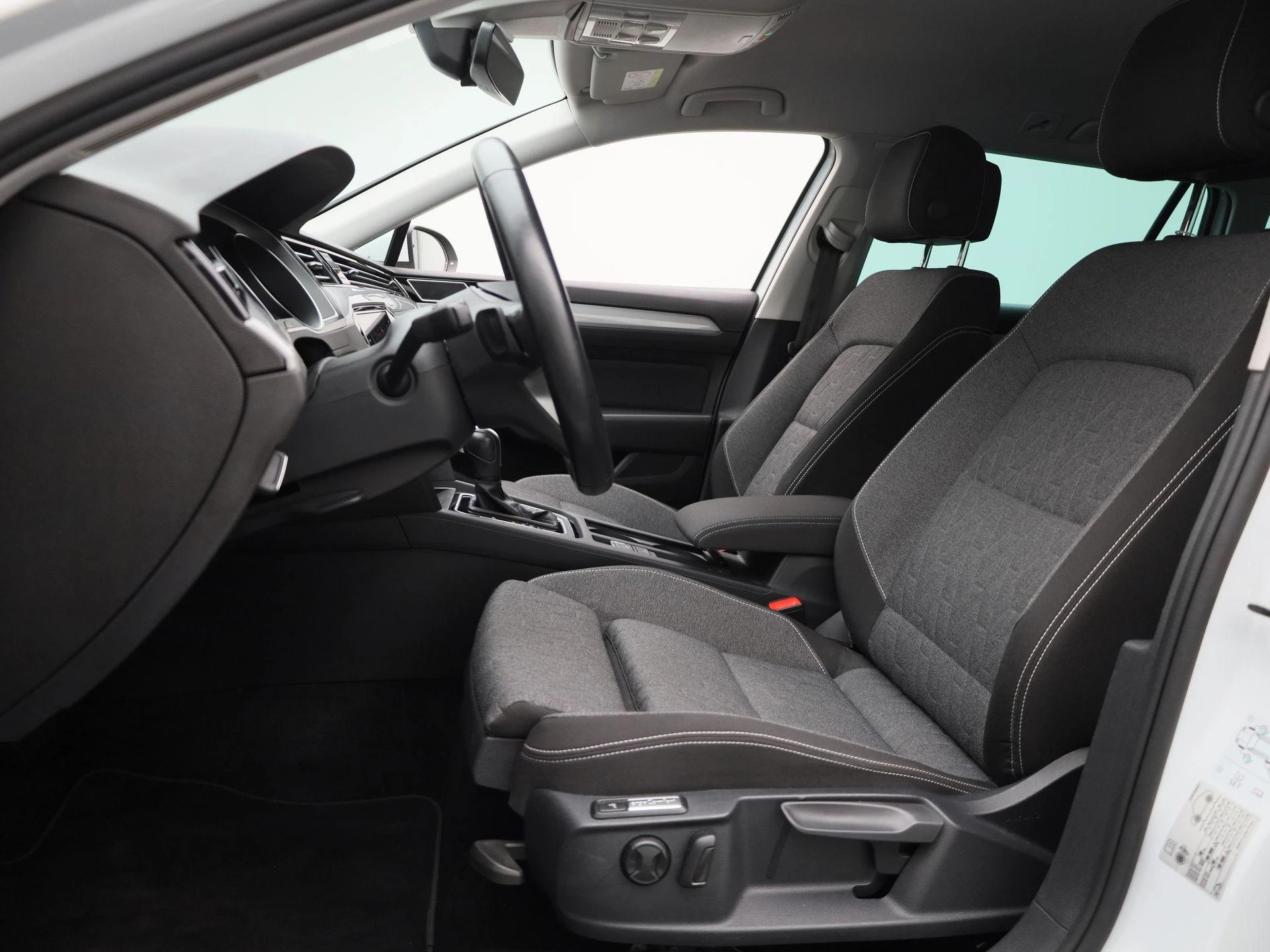 Volkswagen-Passat-image-11