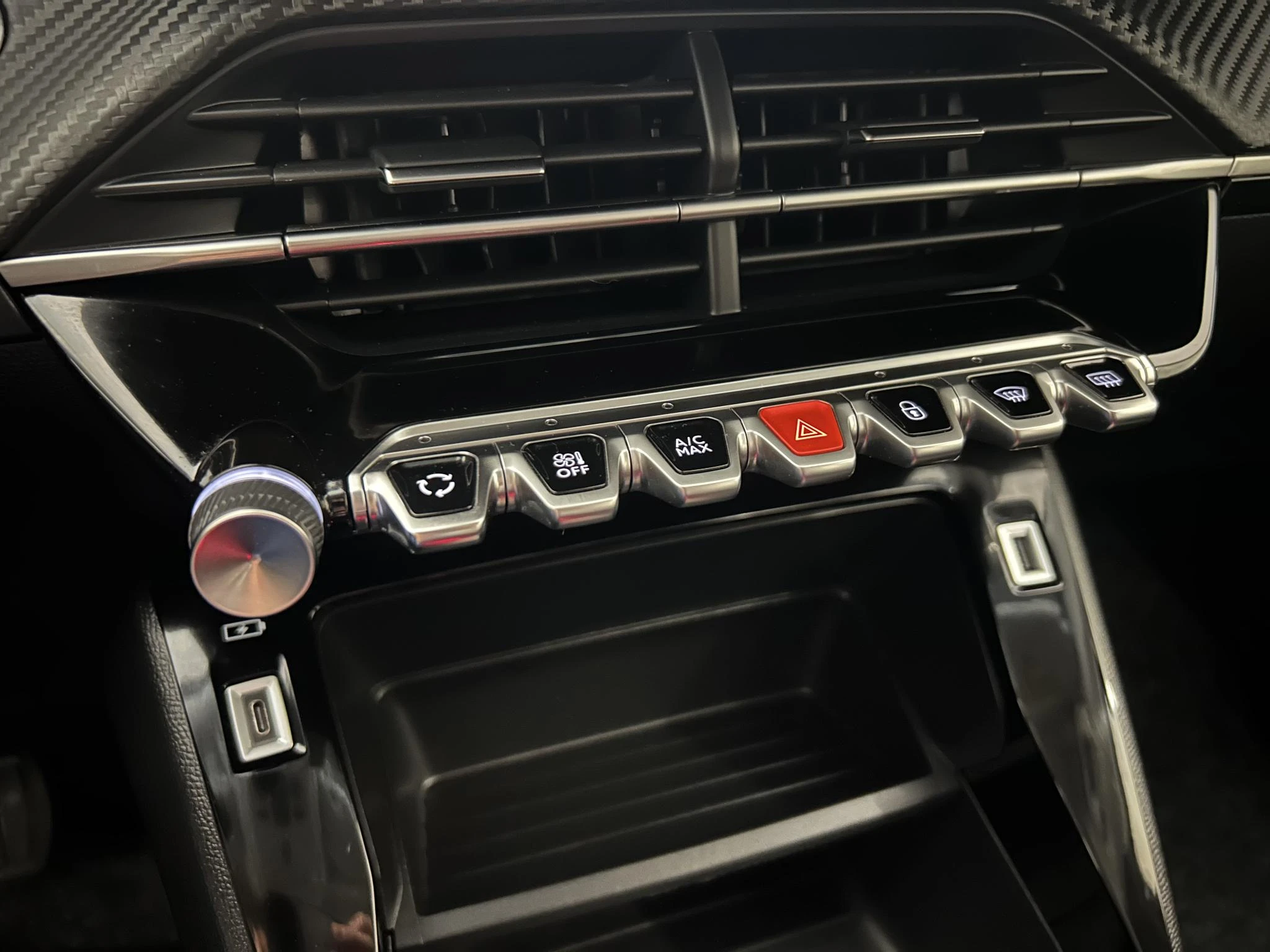 Peugeot-e-2008-image-17