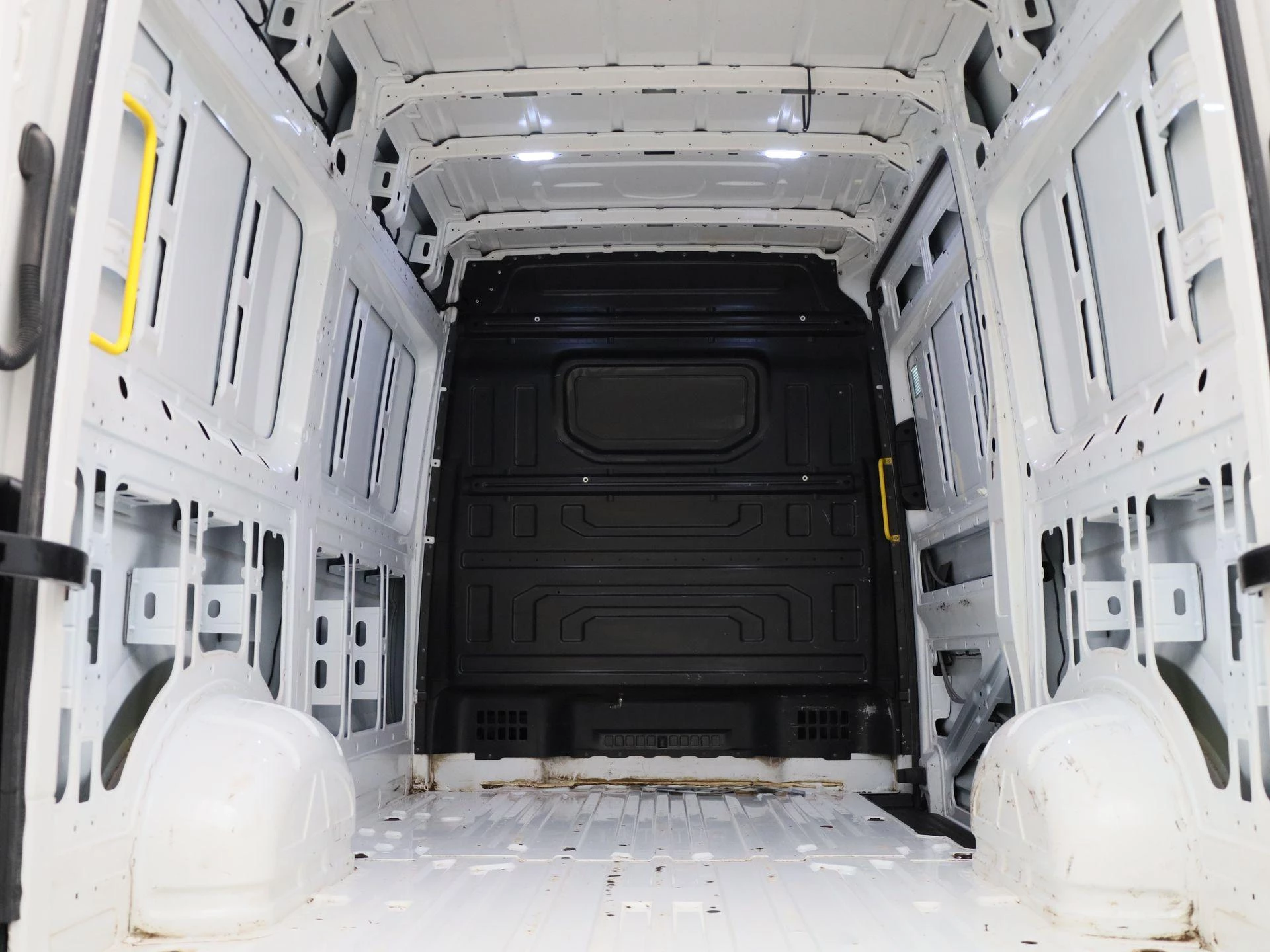 Volkswagen-Crafter-image-17