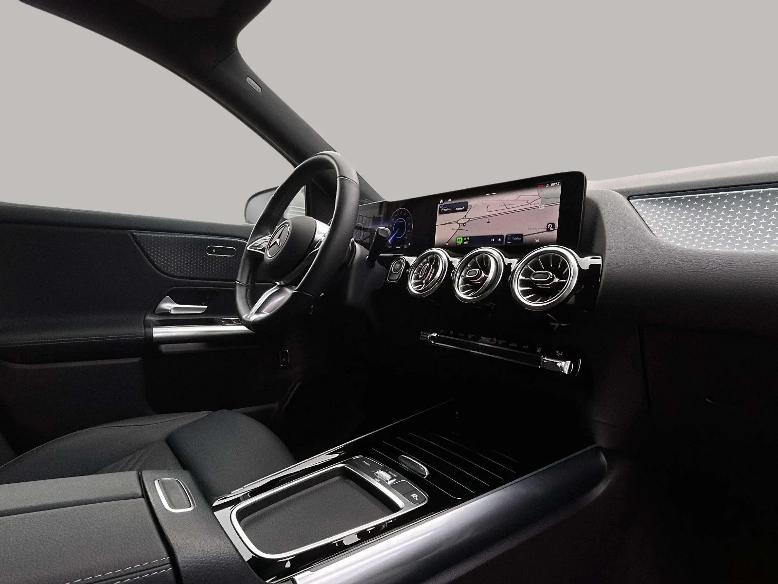 Mercedes-Benz-EQA-image-13