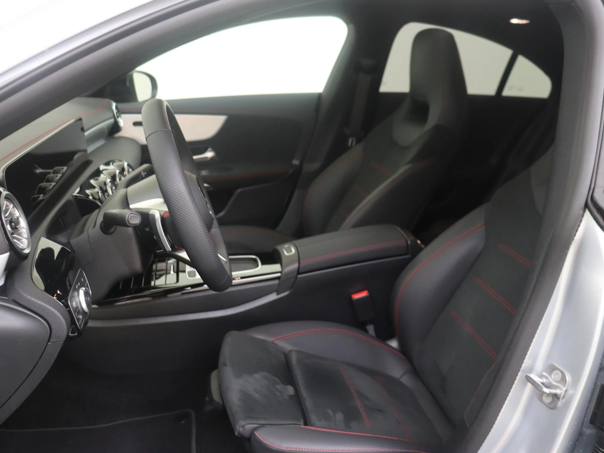 Mercedes-Benz-CLA-image-13