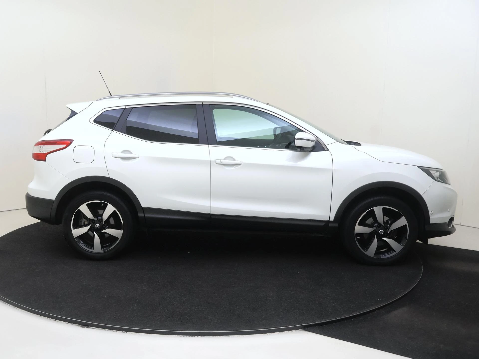 Nissan-QASHQAI-image-8
