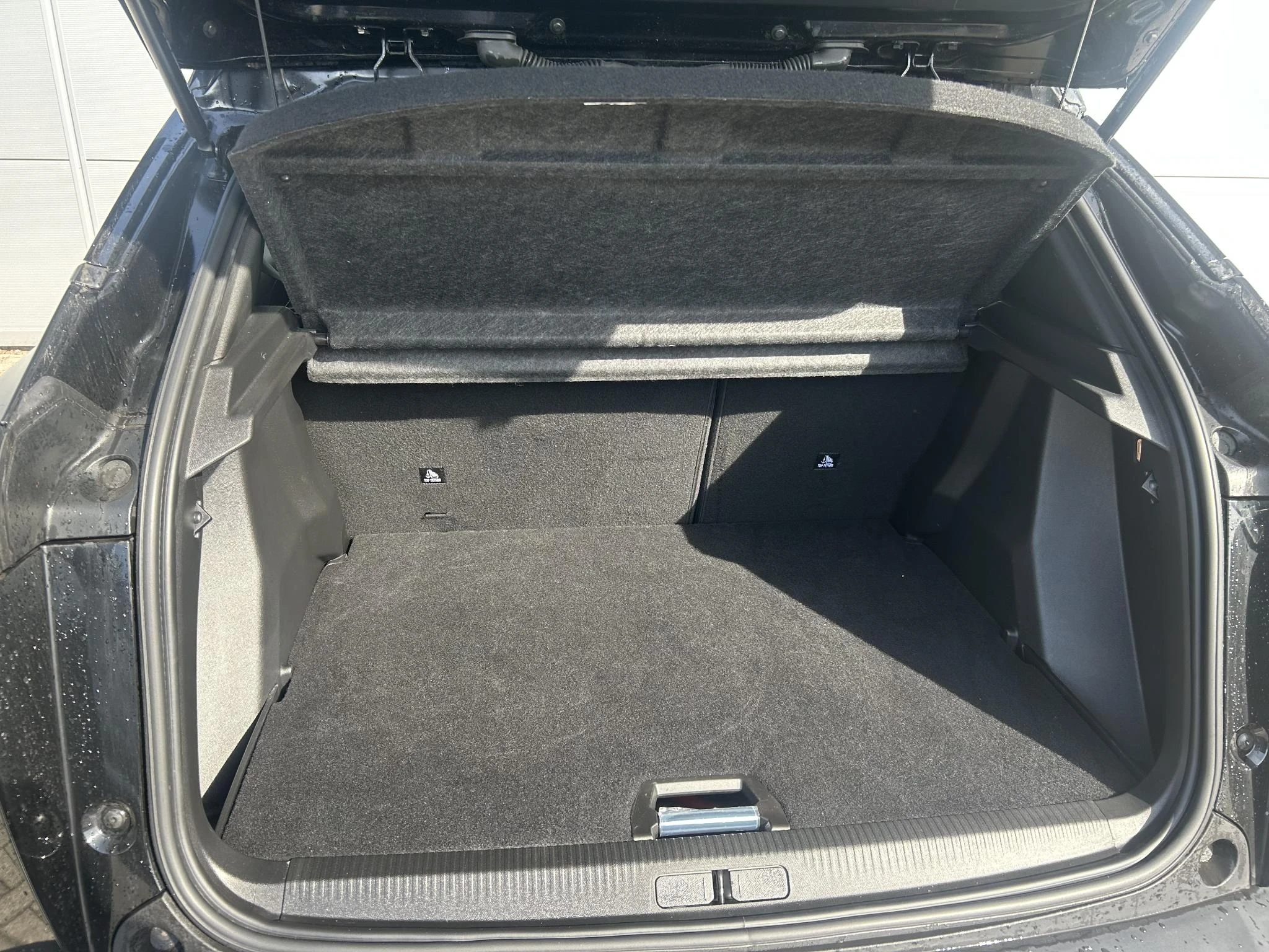 Peugeot-e-2008-image-8
