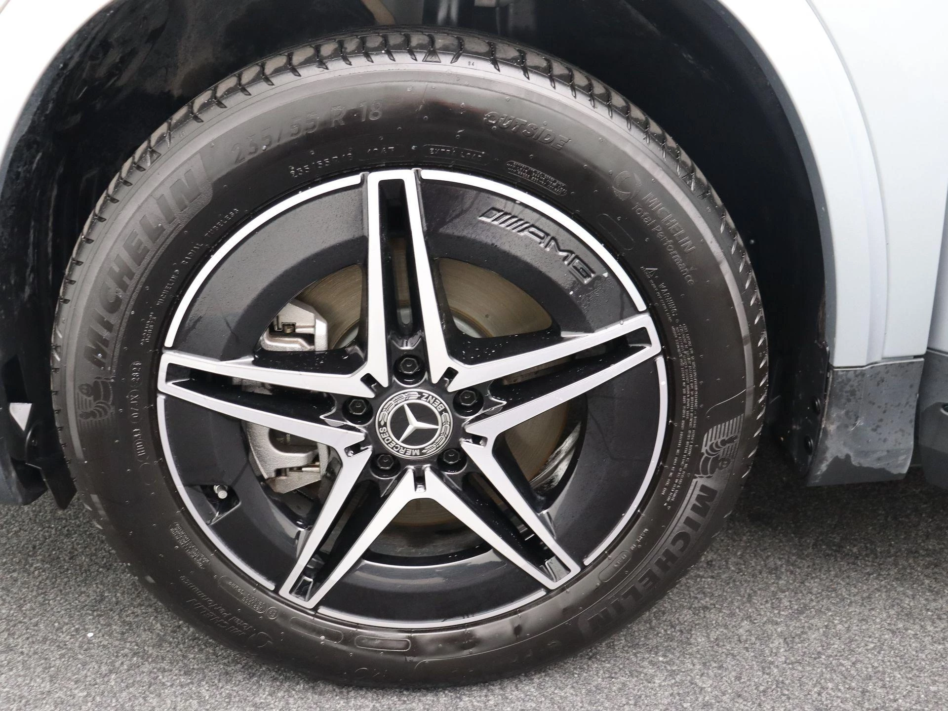 Mercedes-Benz EQA 250+ AMG Line + CARPLAY + PANORAMISCH DAK + NIGHTPAKKET +