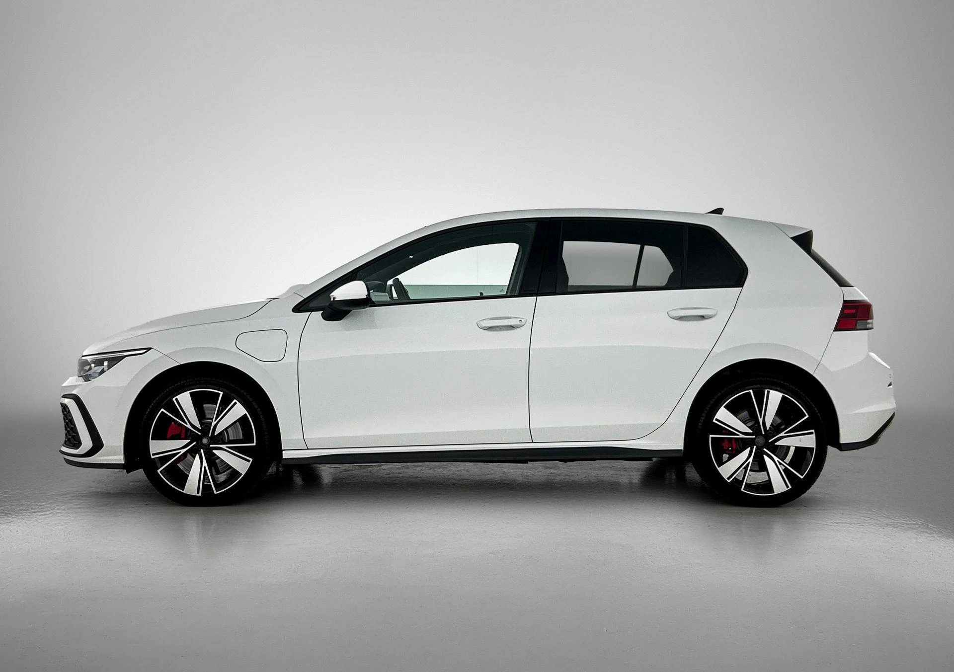 Volkswagen-Golf-image-1
