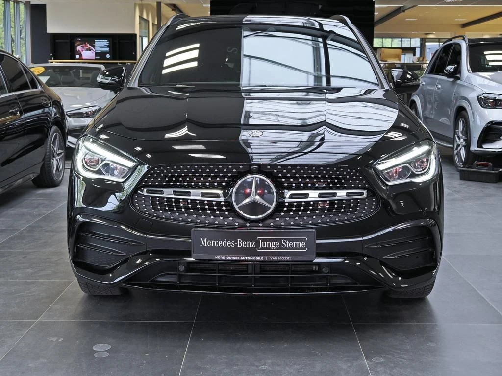 Mercedes-Benz-GLA 200-image-3