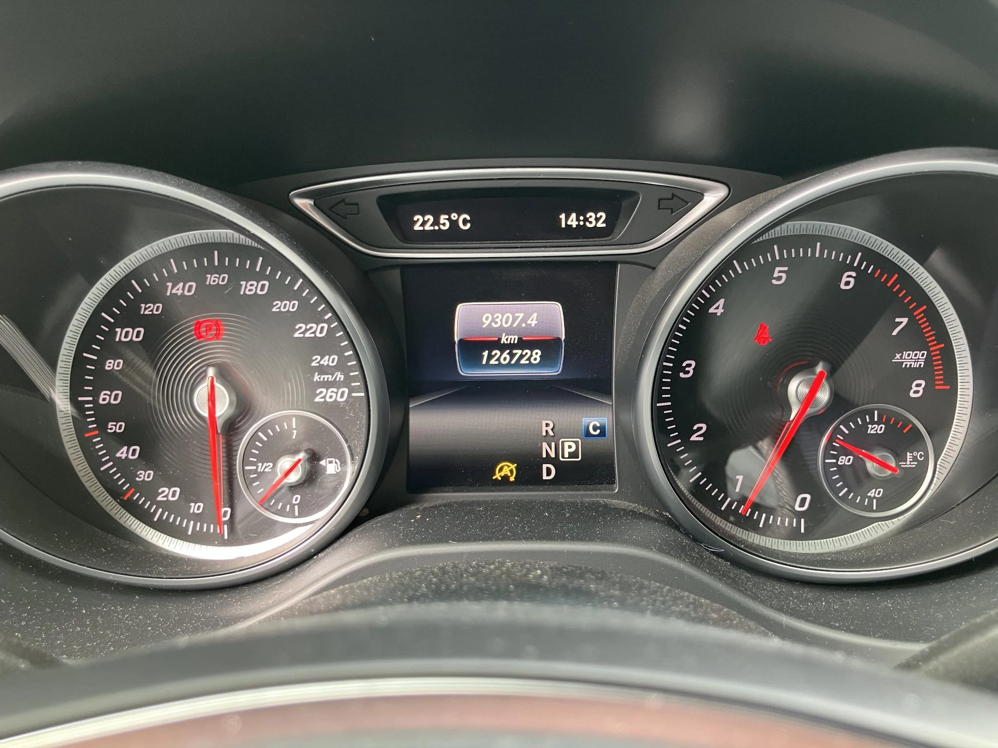 Mercedes-Benz-CLA-image-4