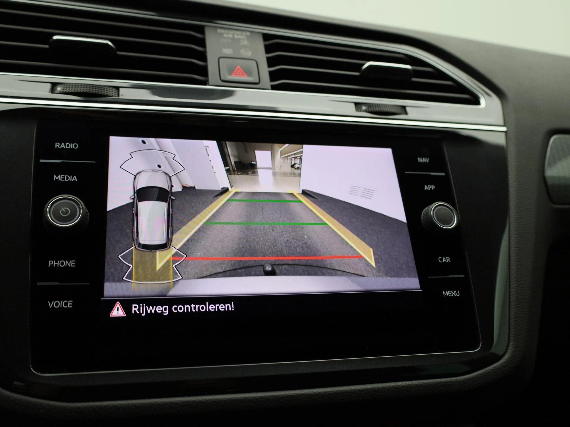 Volkswagen-Tiguan-image-33