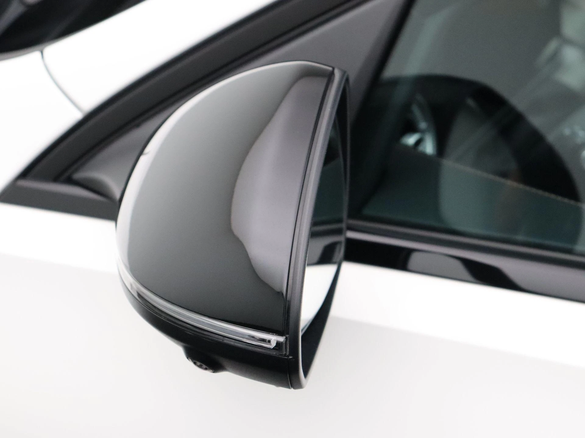 Mercedes-Benz-C-Klasse-image-8