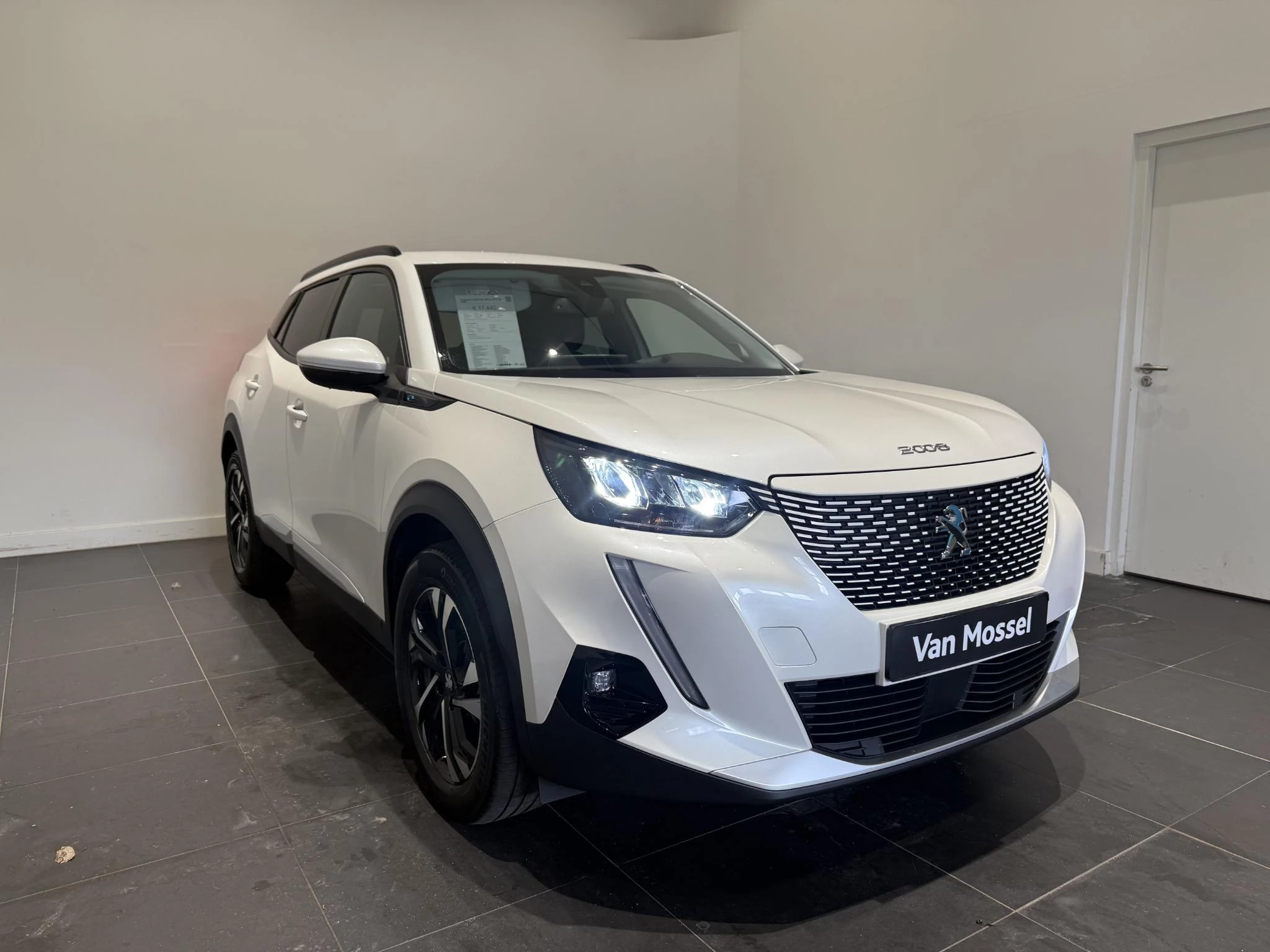 Peugeot-e-2008-image-3