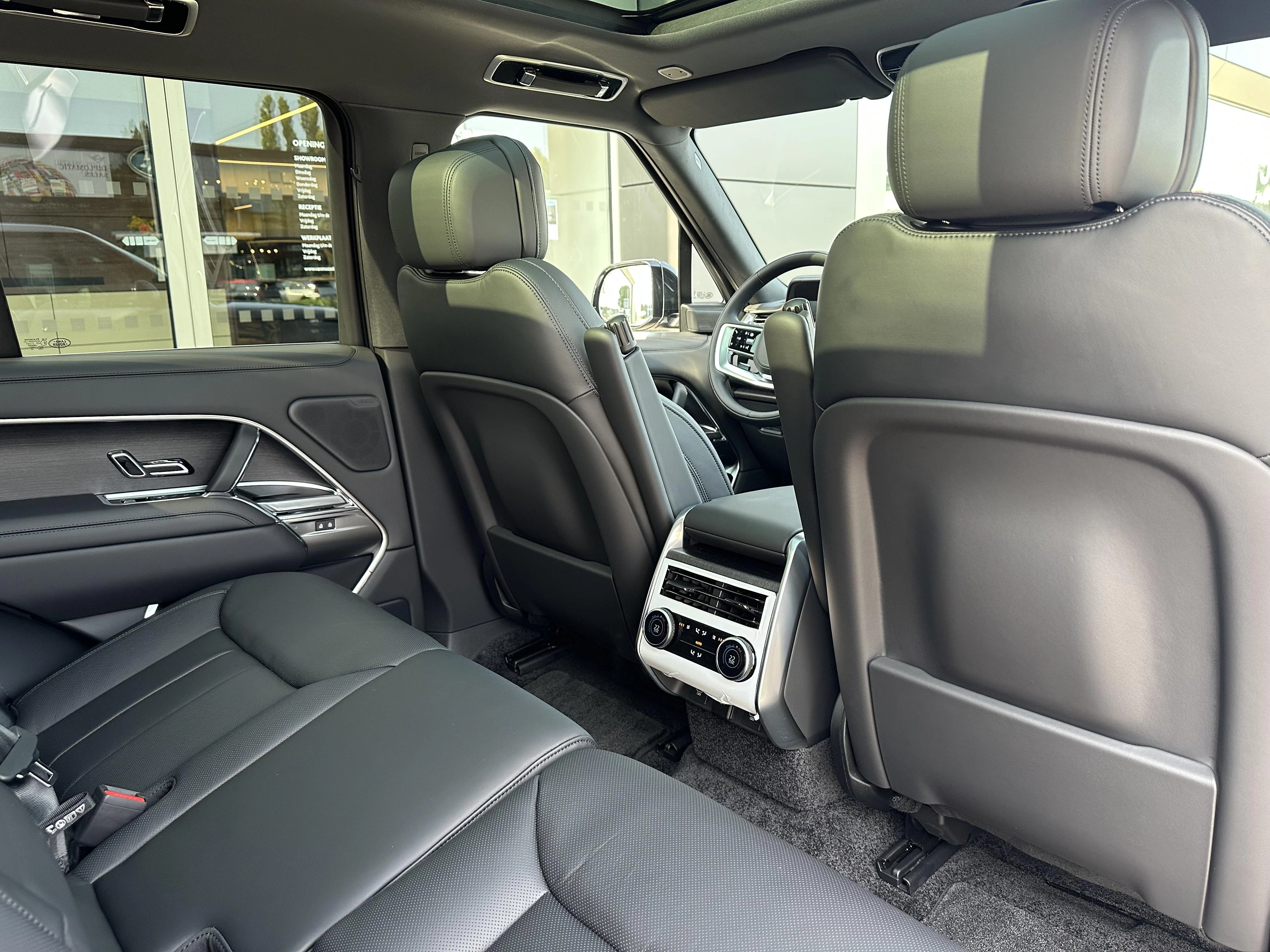 Land Rover-Range Rover-image-11