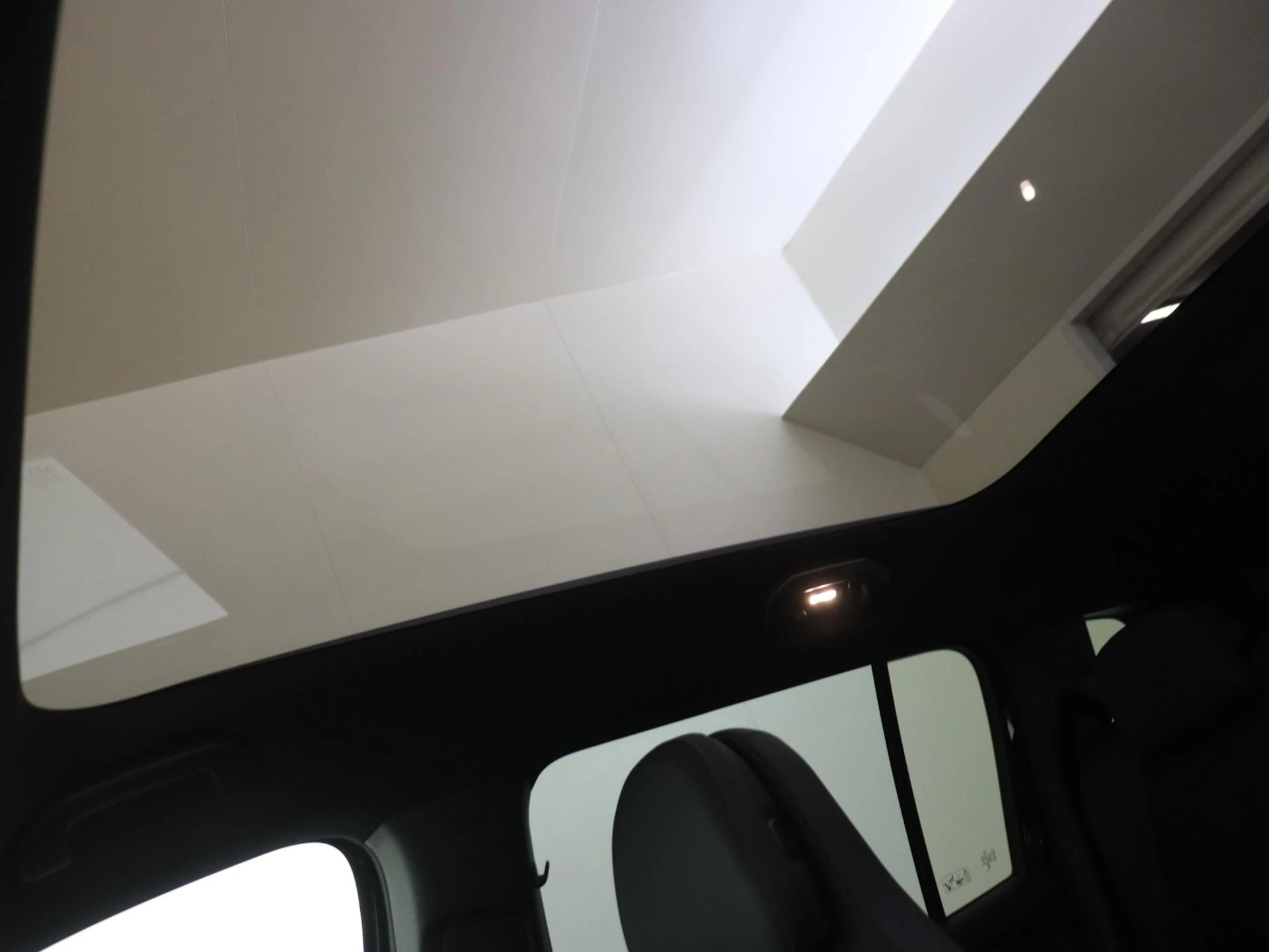 Mercedes-Benz-GLB-image-26