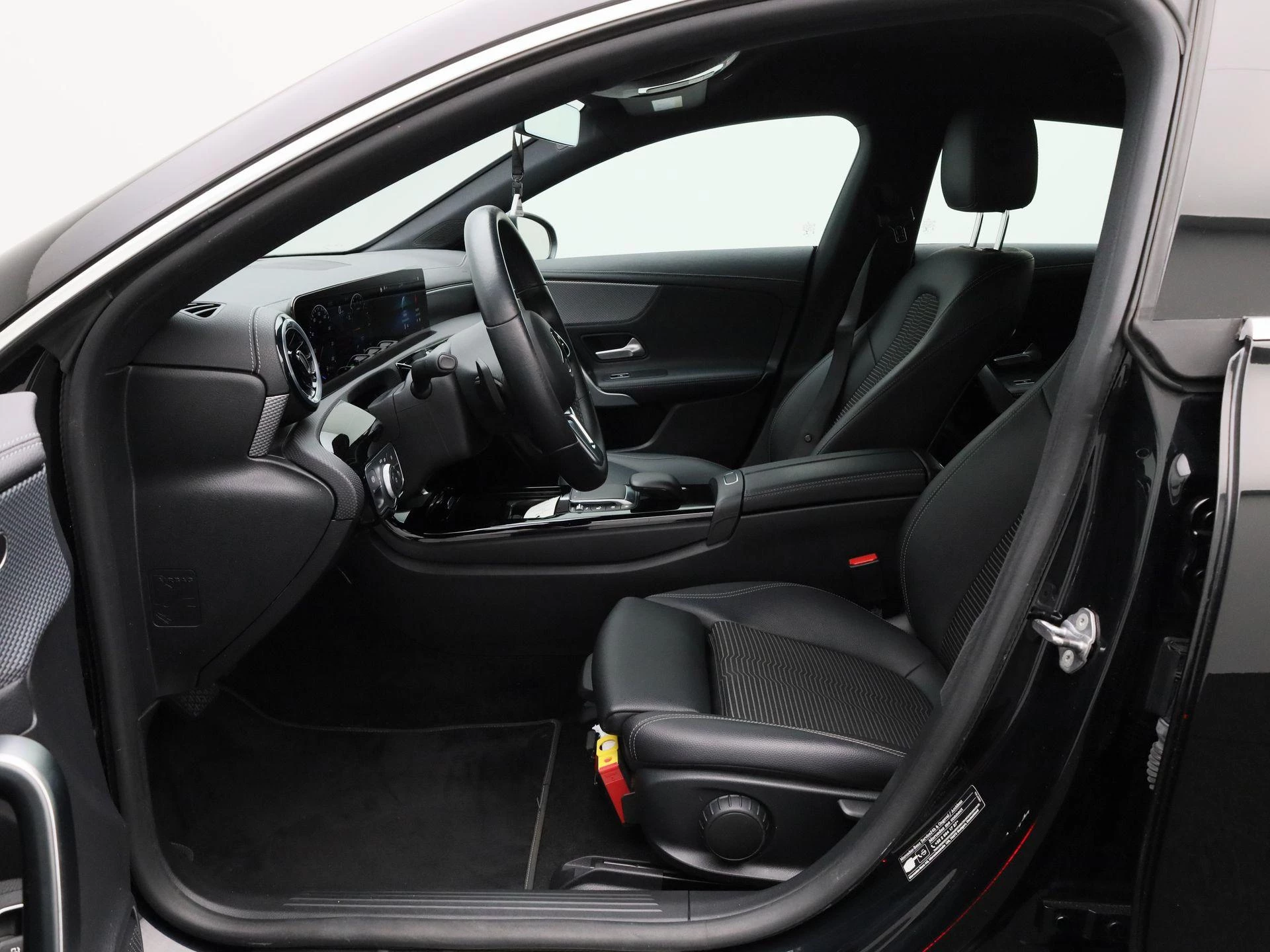 Mercedes-Benz-CLA-image-8