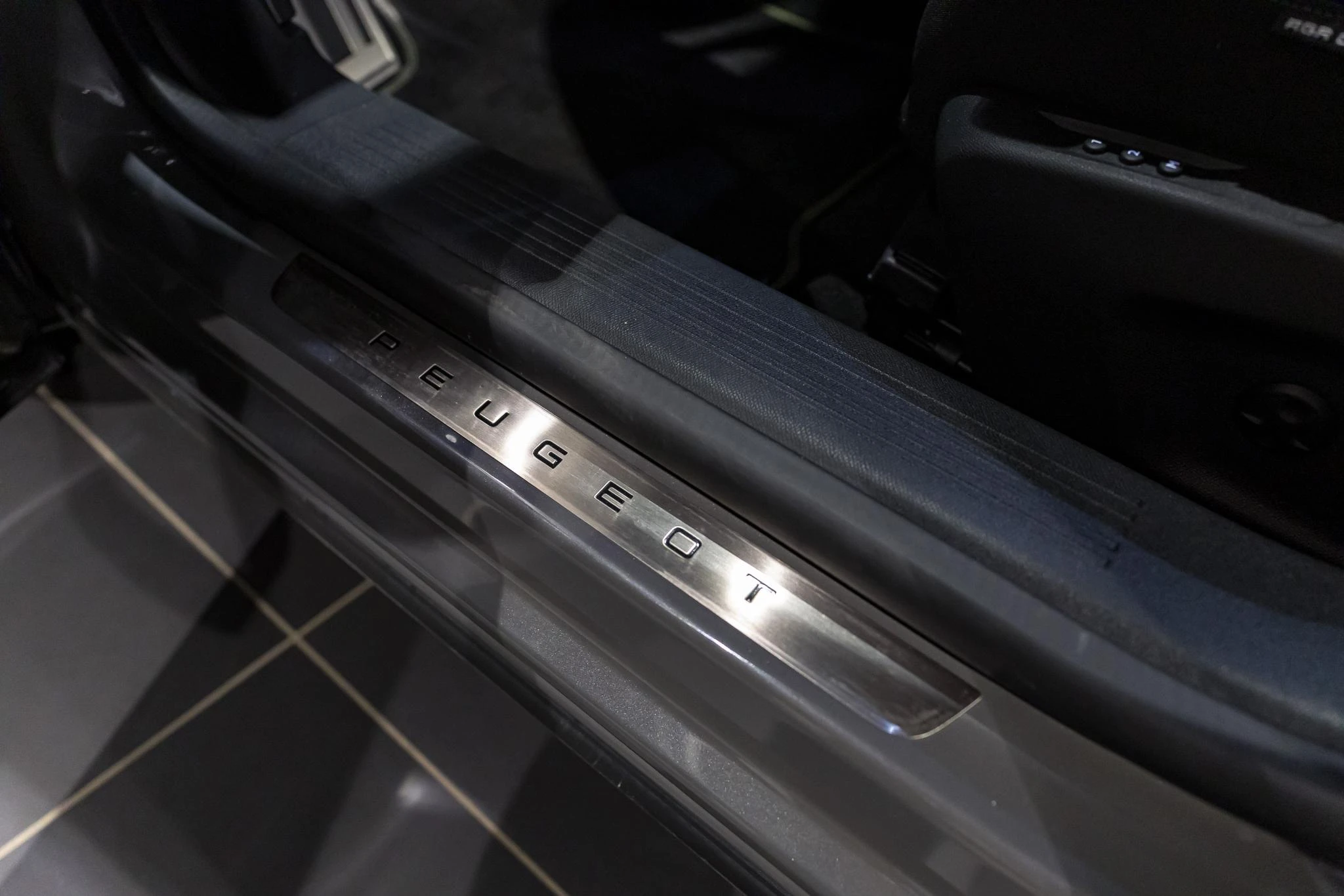 Peugeot 408 1.2 HYBRID 100 e-DSC6 GT
