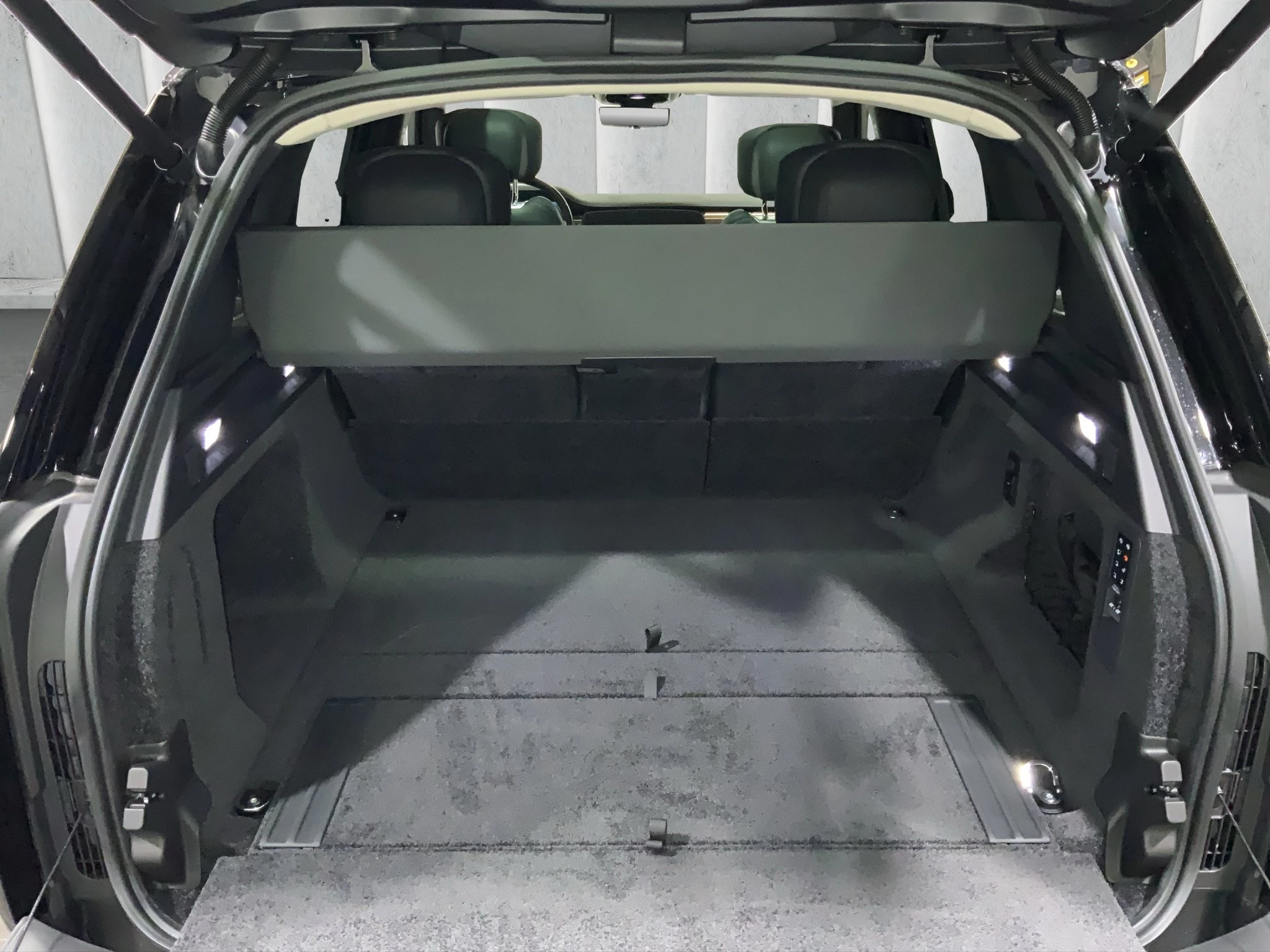 Land Rover-Range Rover-image-16