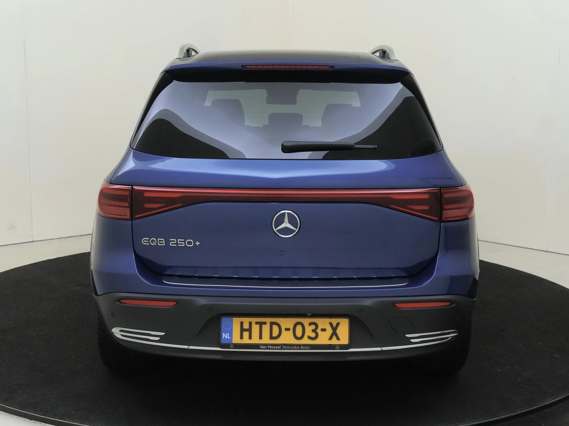 Mercedes-Benz-EQB-image-7
