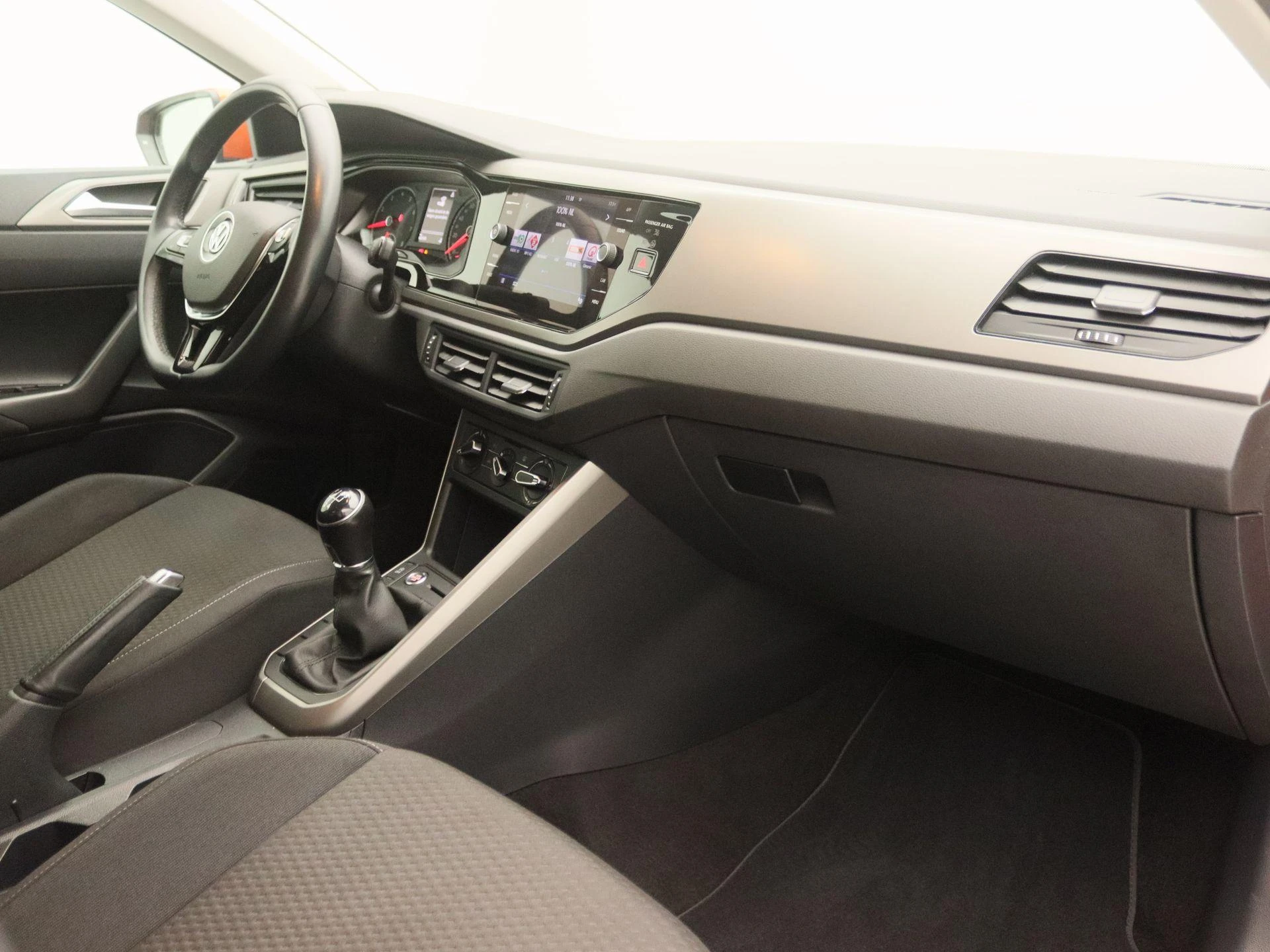 Volkswagen-Polo-image-23