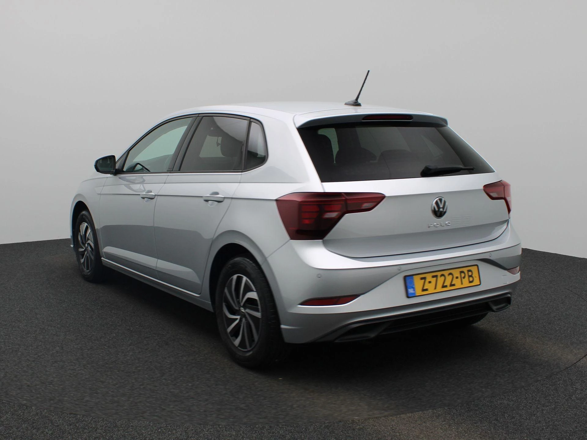 Volkswagen-Polo-image-1