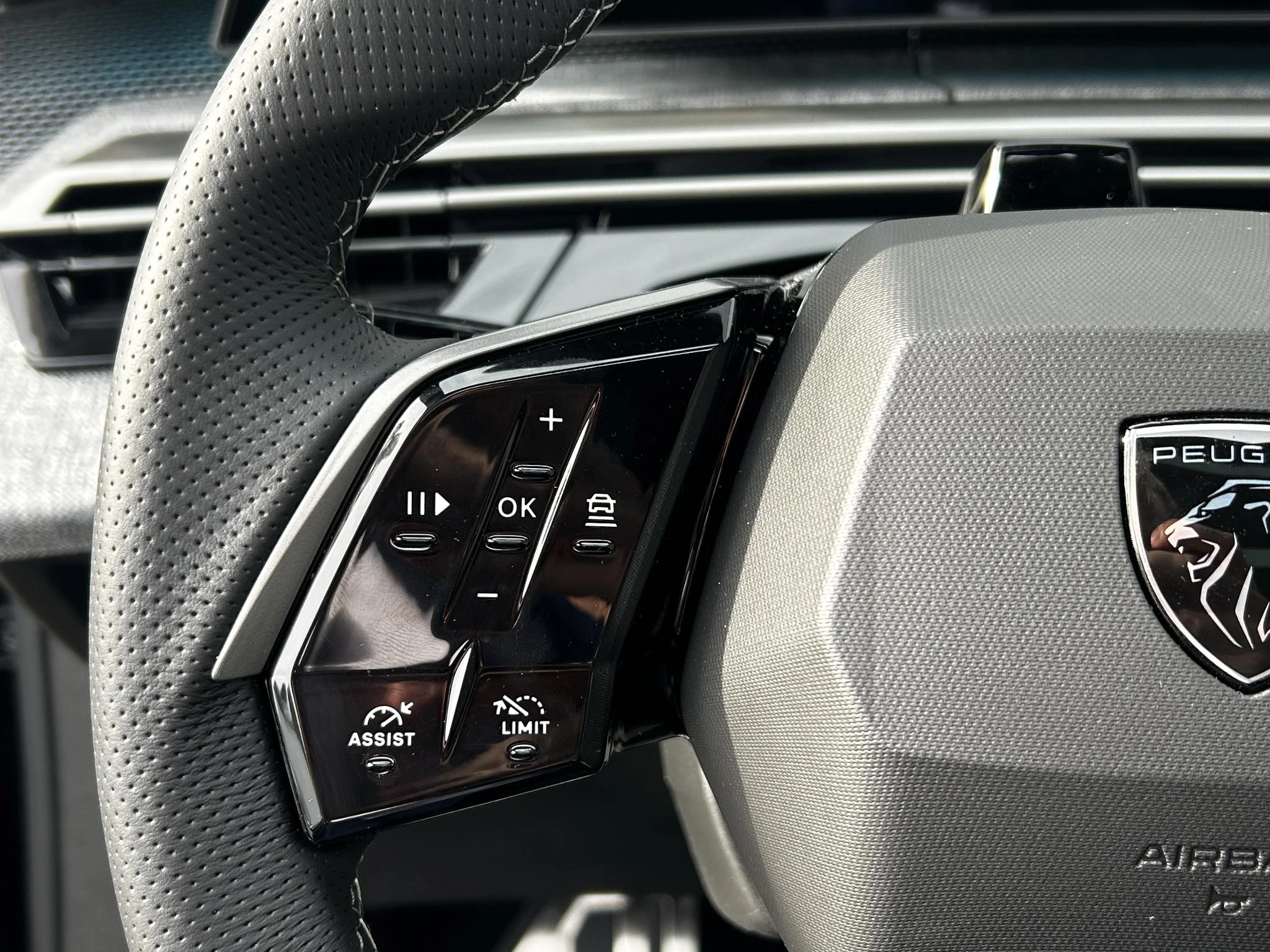 Peugeot-e-3008-image-13
