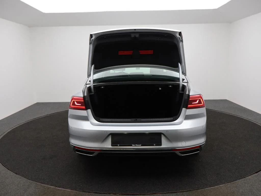 Volkswagen-Passat-image-17
