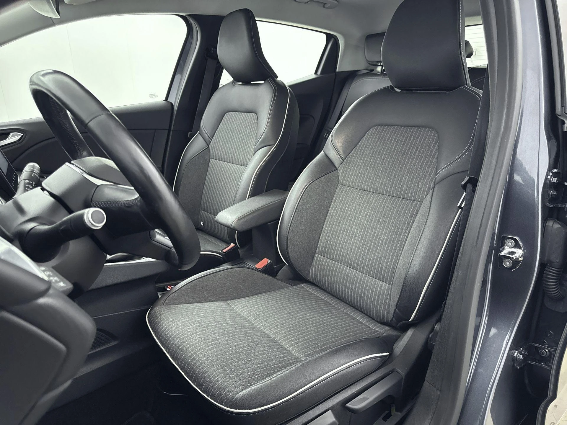 Renault-Clio-image-23