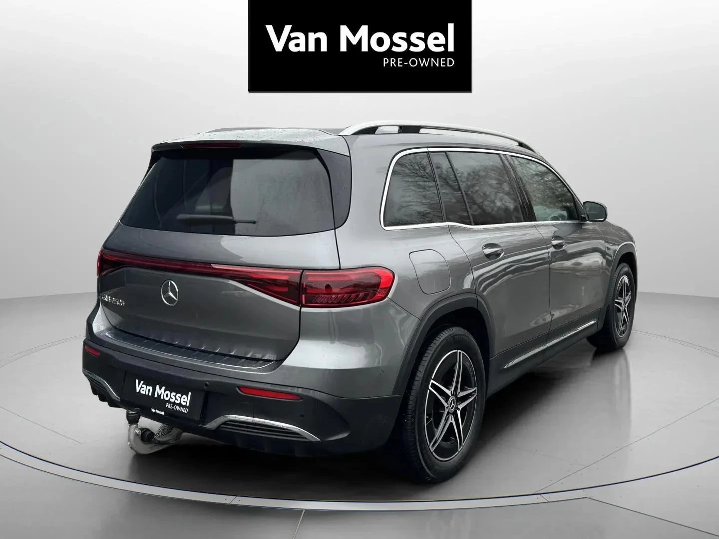 Mercedes-Benz-EQB-image-4