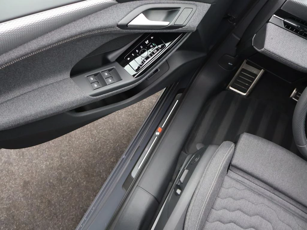 Audi A6 Avant e-tron Audi A6 Avant Corporate S e-tron 210,00 kW *ENKEL VOORSTEL VOOR PROFFESIONELEN*