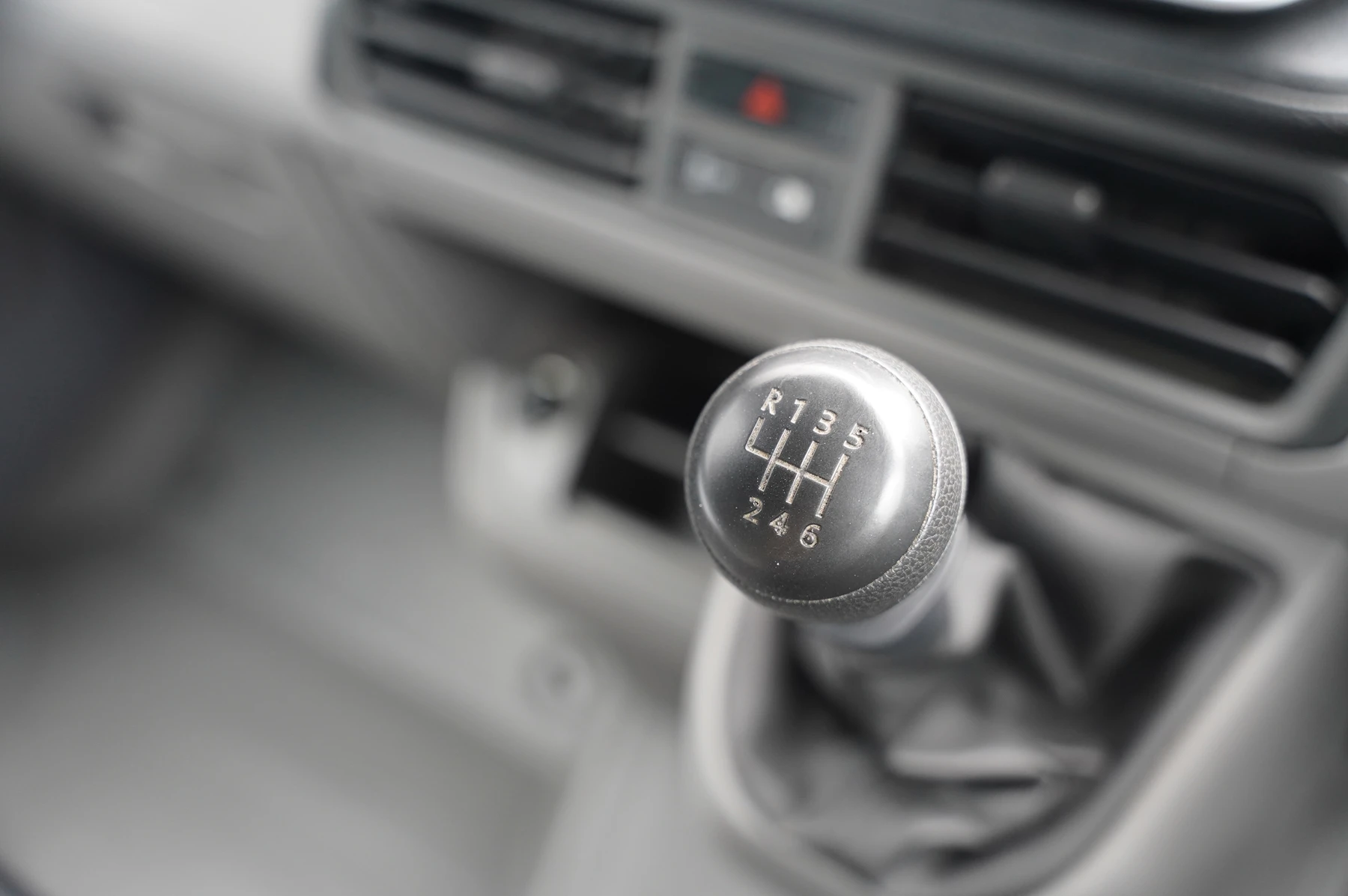Volkswagen-Crafter-image-8