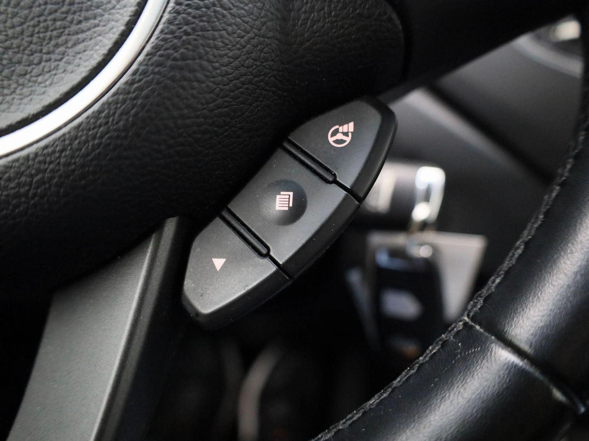 Kia-Carens-image-23