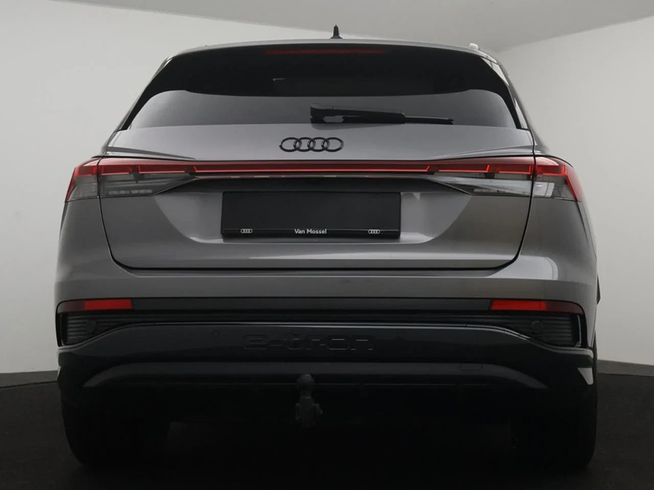 Audi Q4 e-tron Audi Q4 3X S LINE Corporate S 45 e-tron 286PK *AUTOMAAT*LEDER*PANODAK*TREKHAAK*SPORTZETELS*CAMERA*ACC*PDC*...*