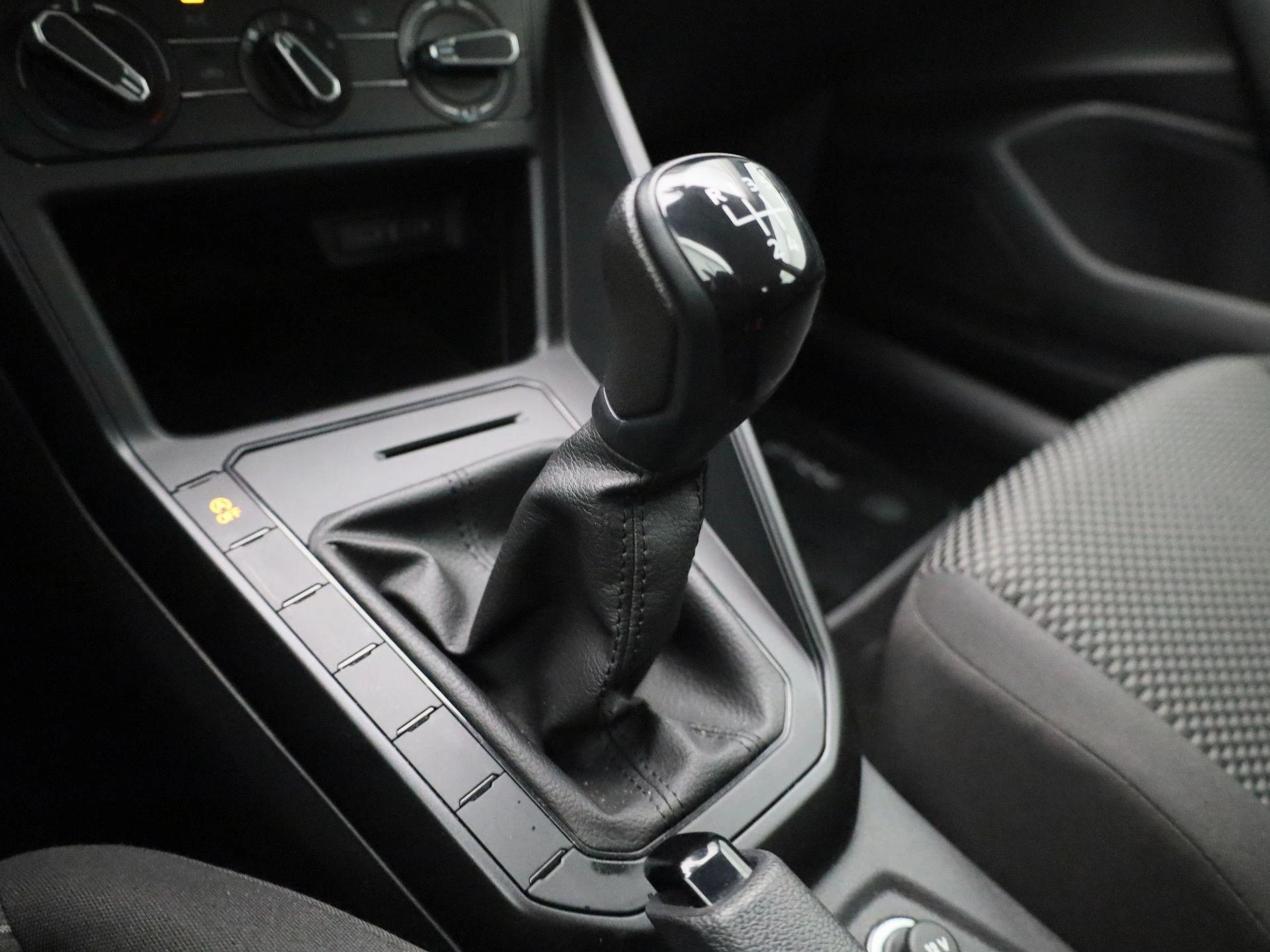 Volkswagen-Polo-image-15