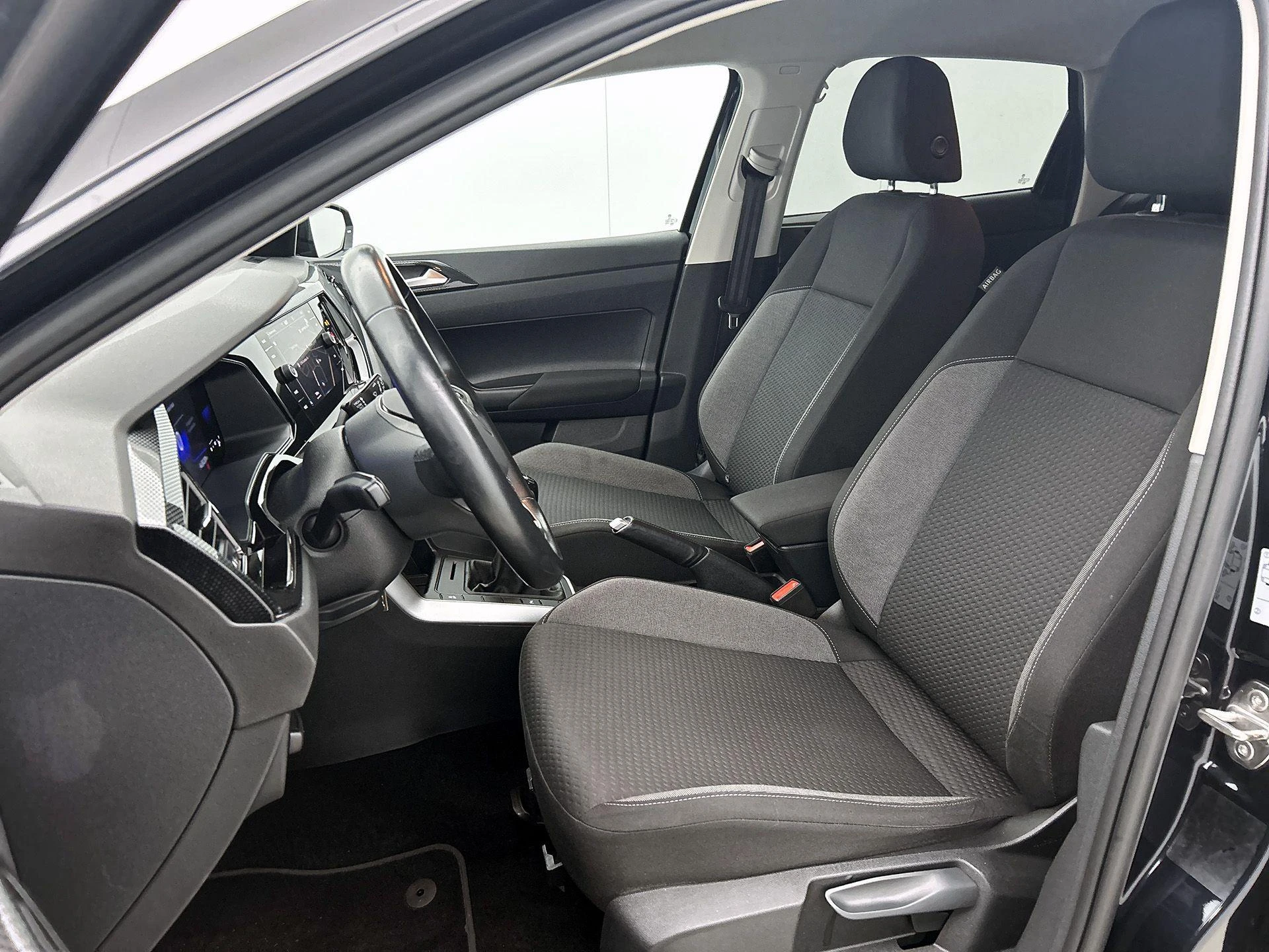Volkswagen-Polo-image-34