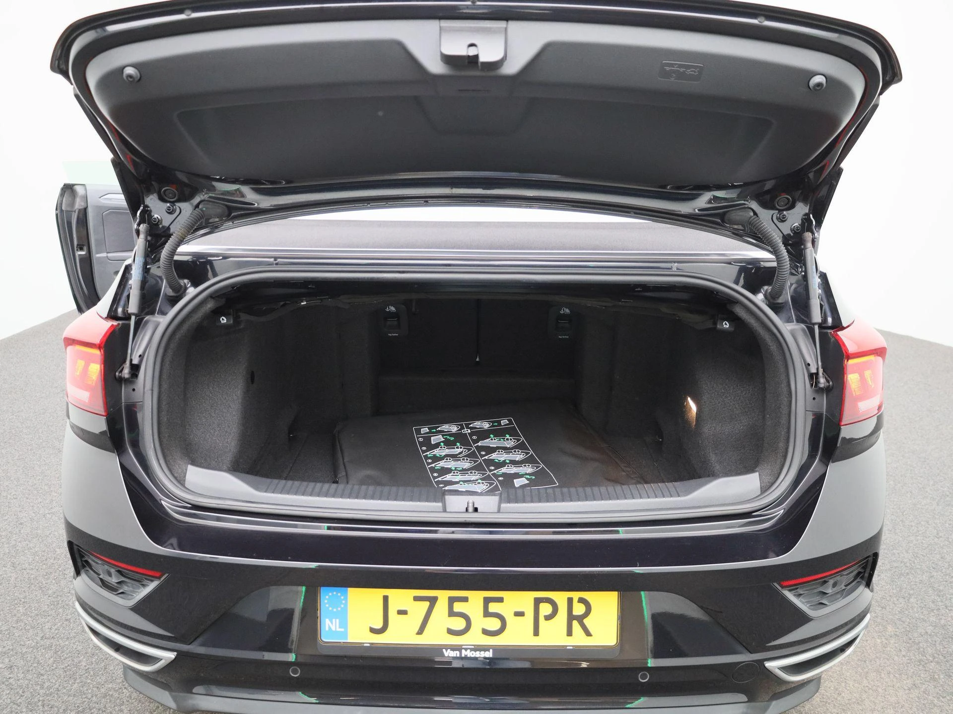 Volkswagen-T-Roc-image-12