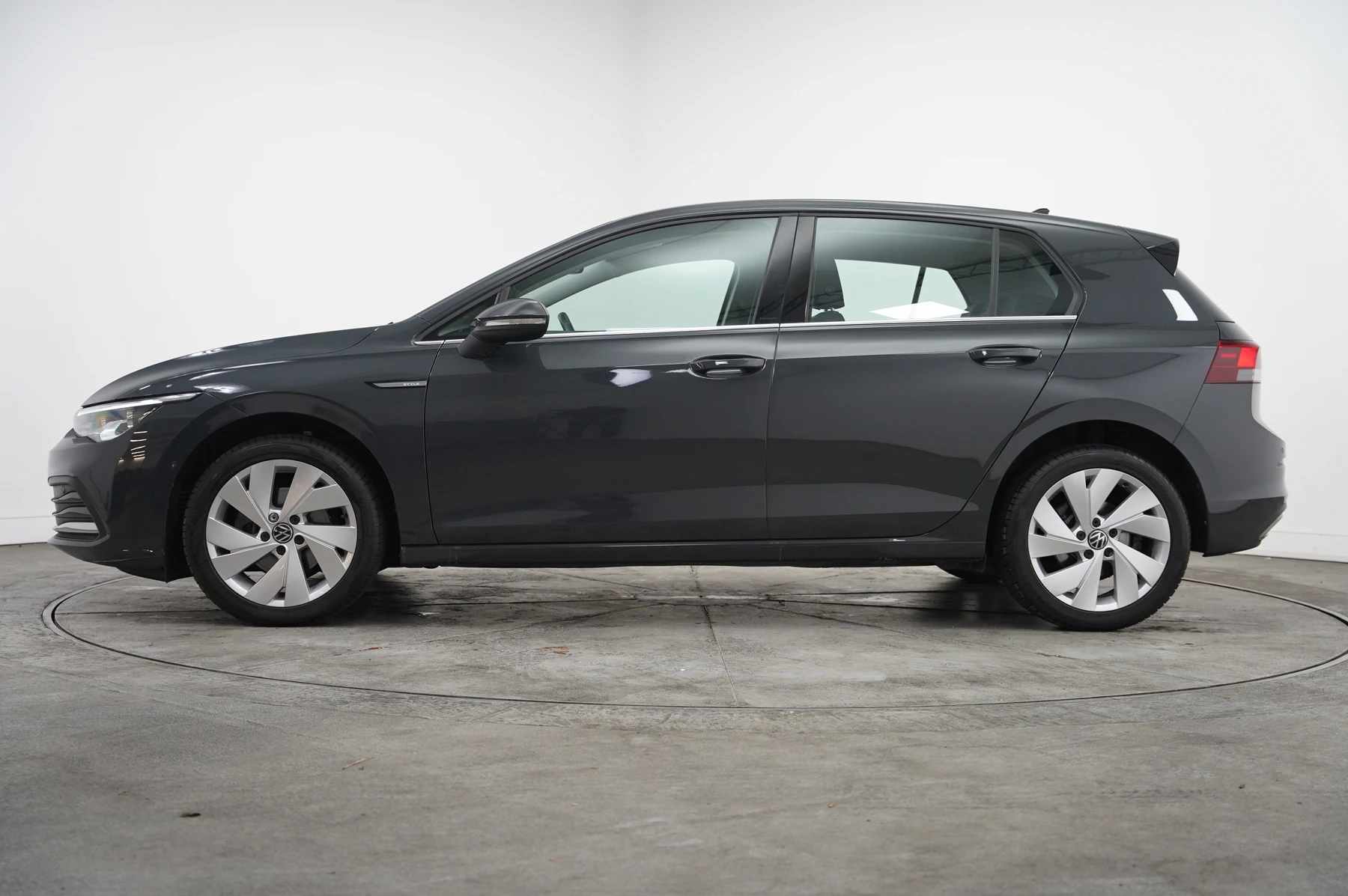 Volkswagen-Golf-image-15