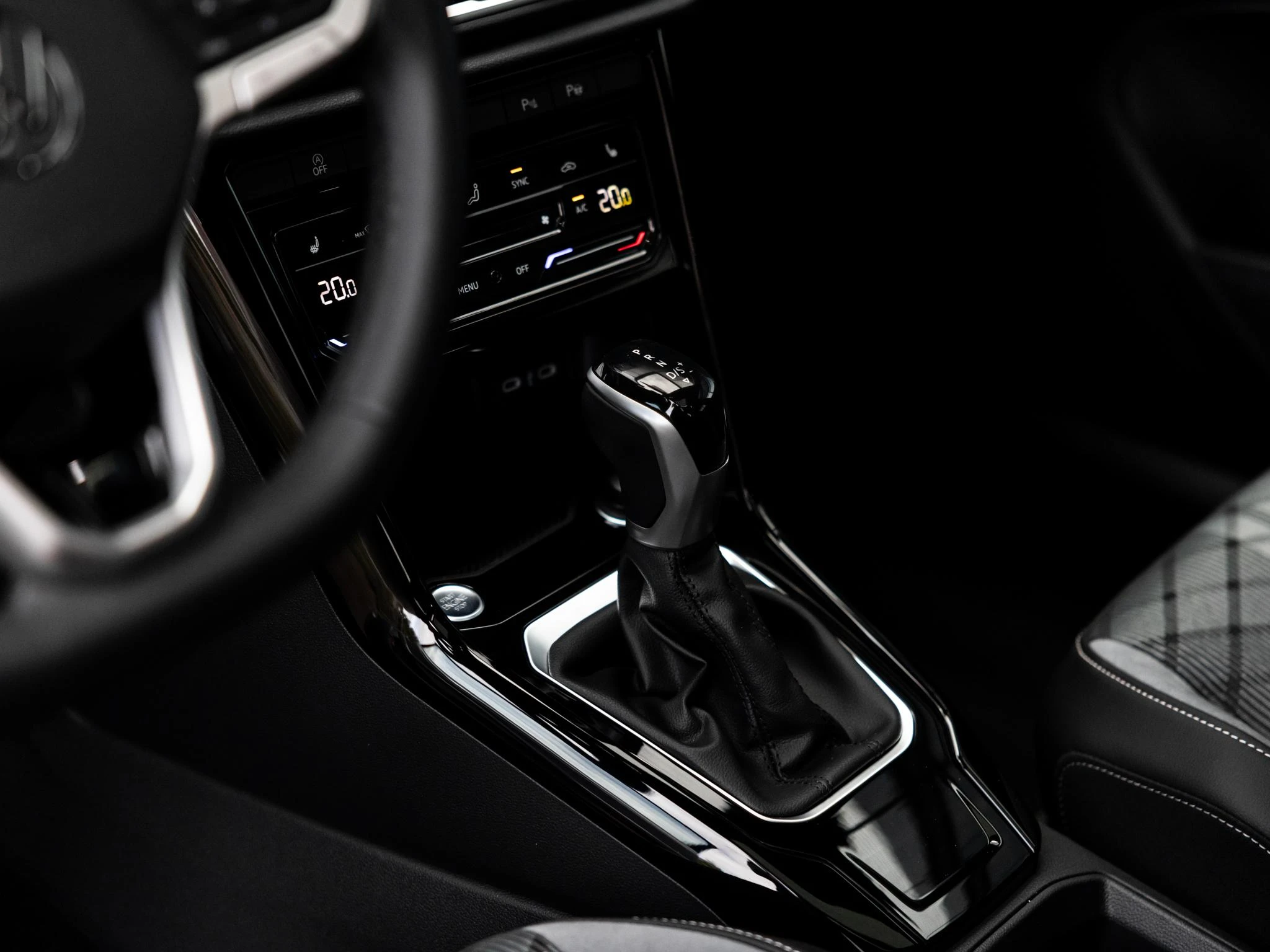 Volkswagen-T-Roc-image-25