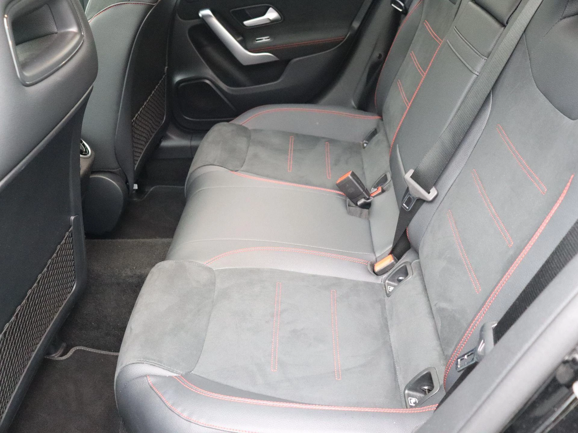 Mercedes-Benz A-Klasse 250 e AMG Line + PANO DAK + MULTIBEAM LED + CARPLAY +